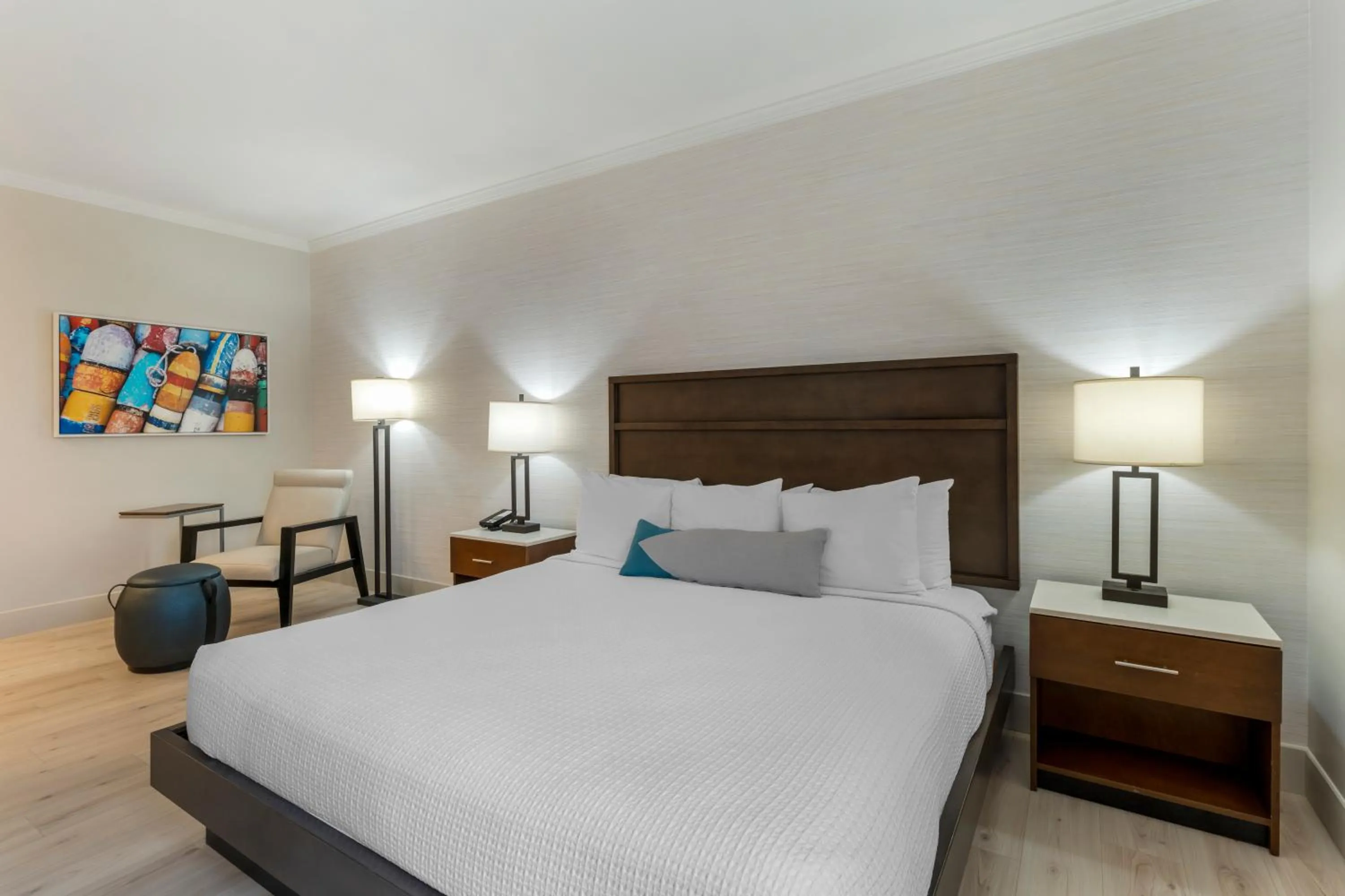 Bed in Best Western Plus All Suites Inn