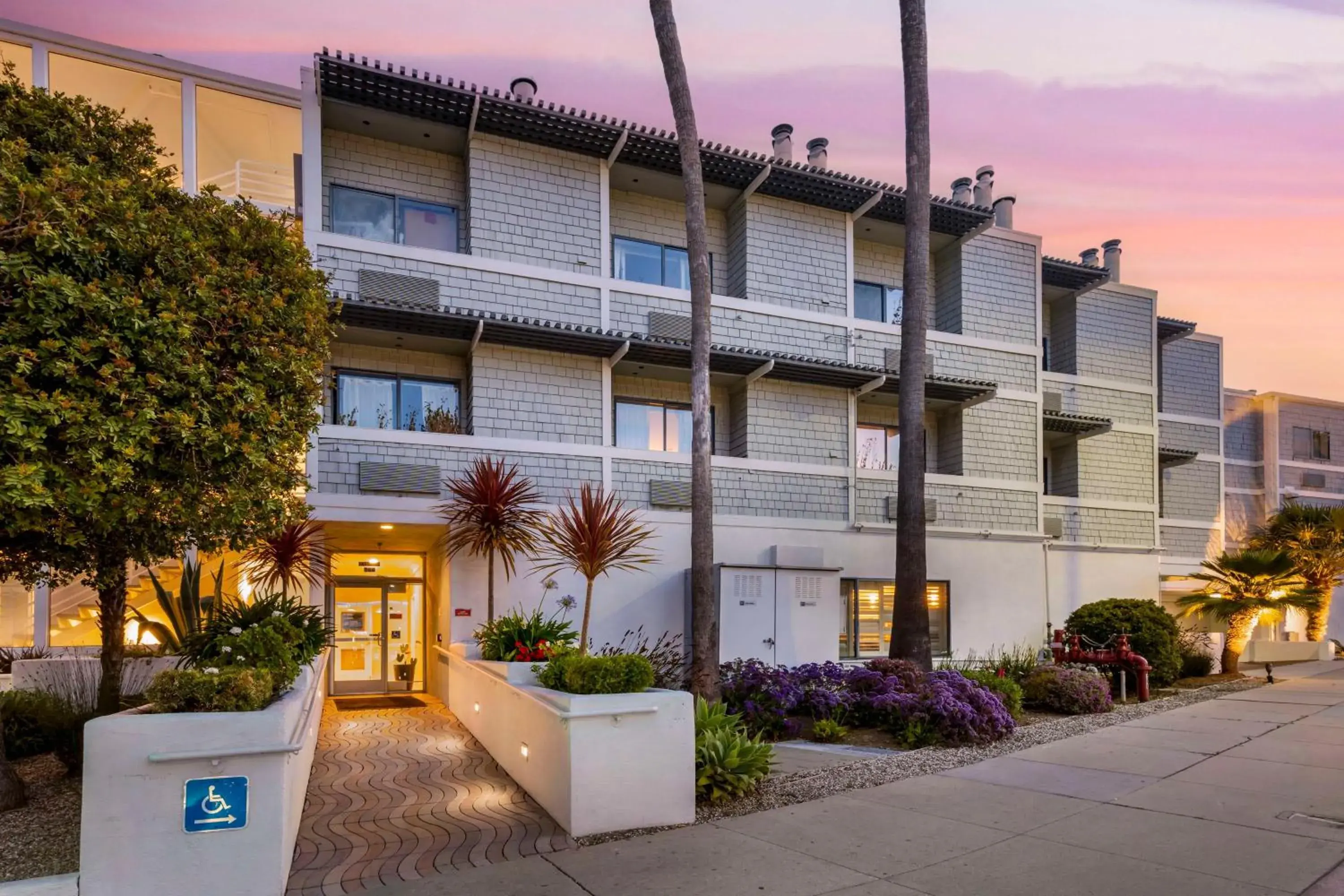 Property building in Best Western Plus All Suites Inn Property building in Best Western Plus All Suites Inn