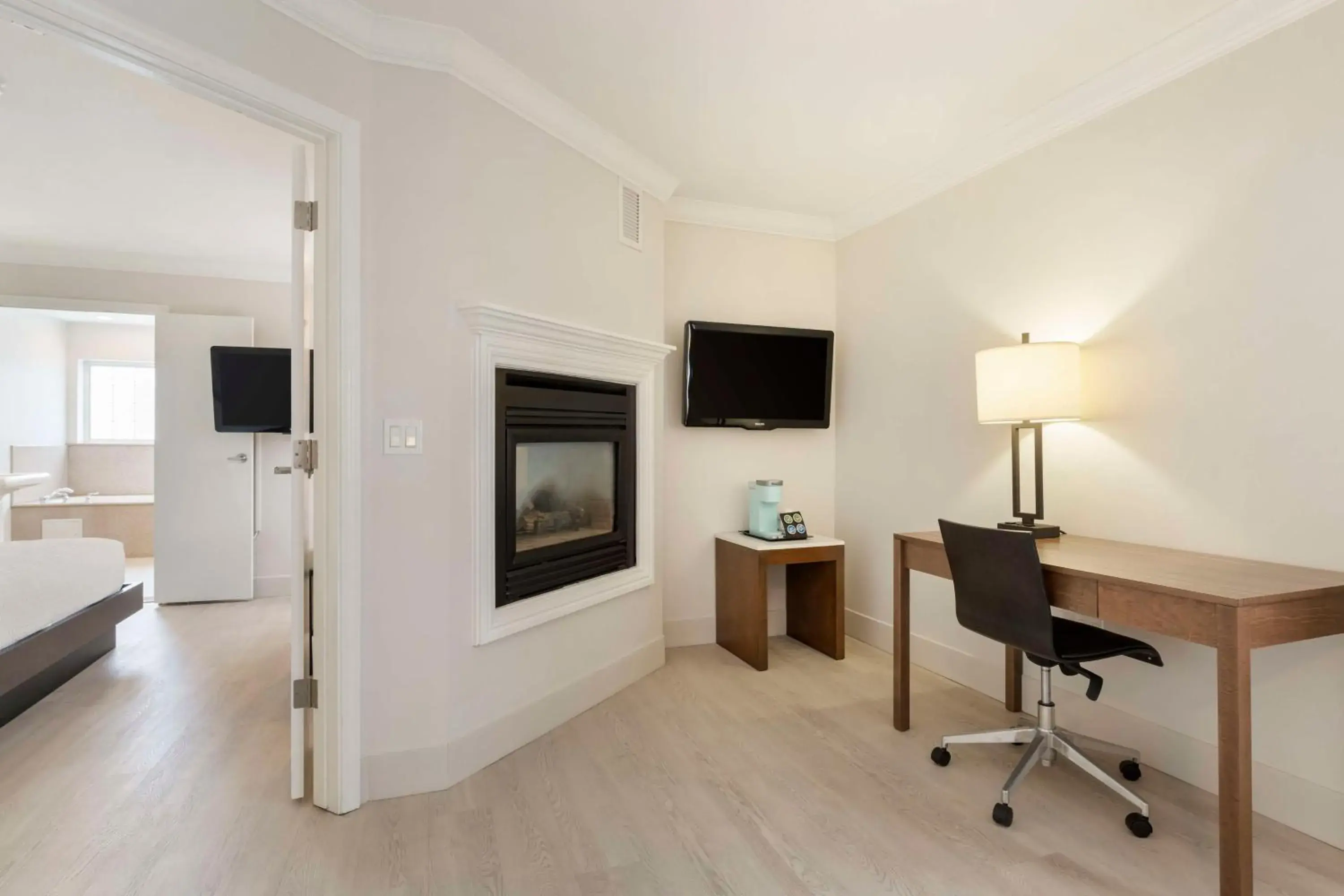 Bedroom, Bed in Best Western Plus All Suites Inn Bedroom, Bed in Best Western Plus All Suites Inn