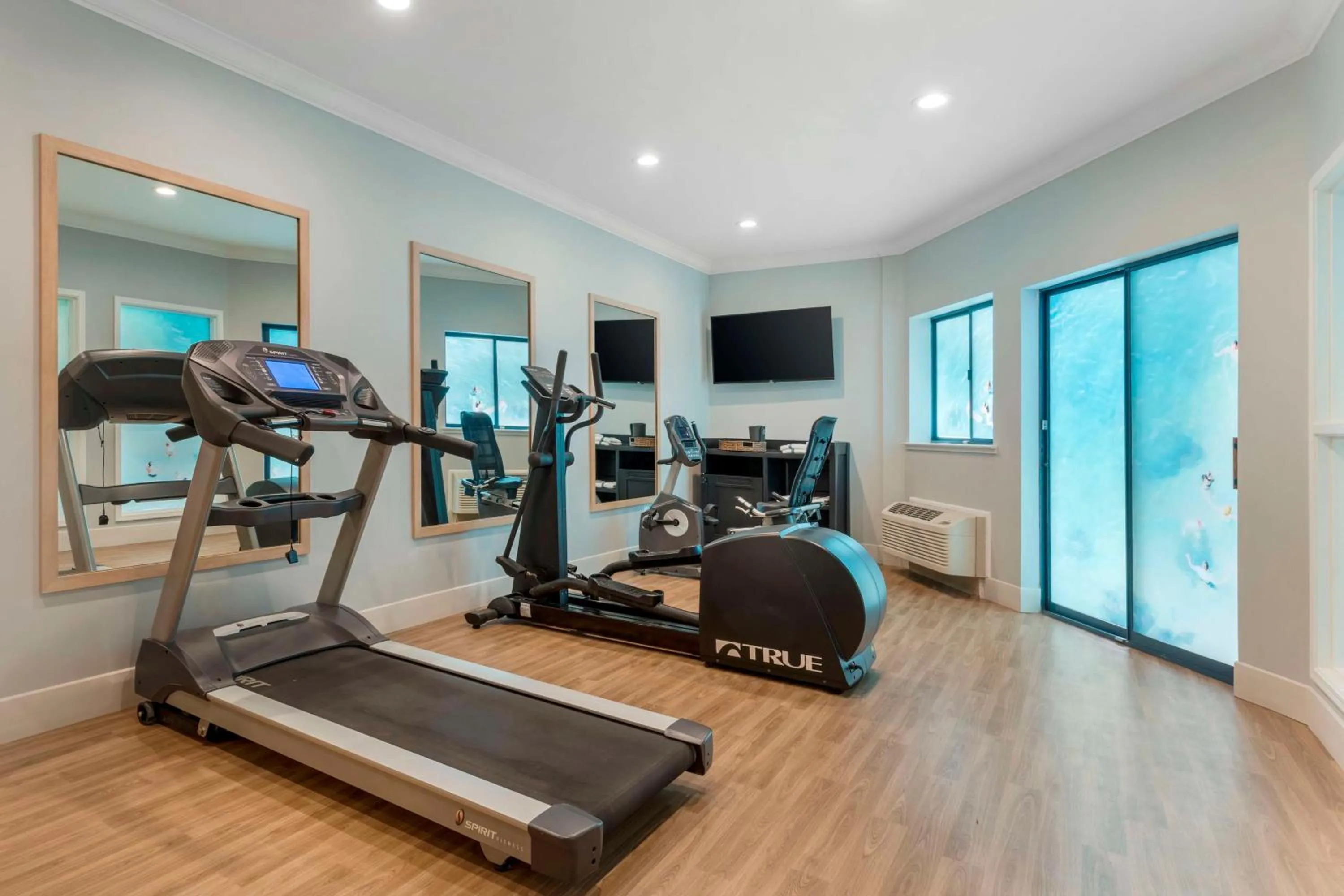 Fitness centre/facilities in Best Western Plus All Suites Inn