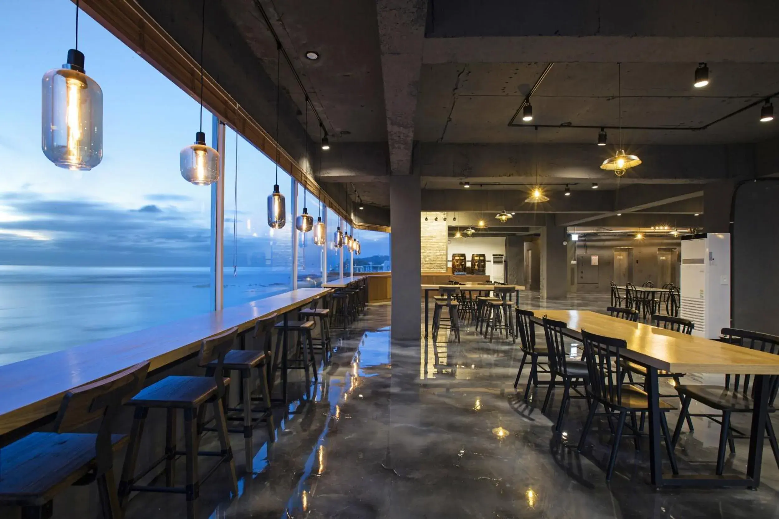 Restaurant/places to eat in EL Hotel Restaurant/places to eat in EL Hotel