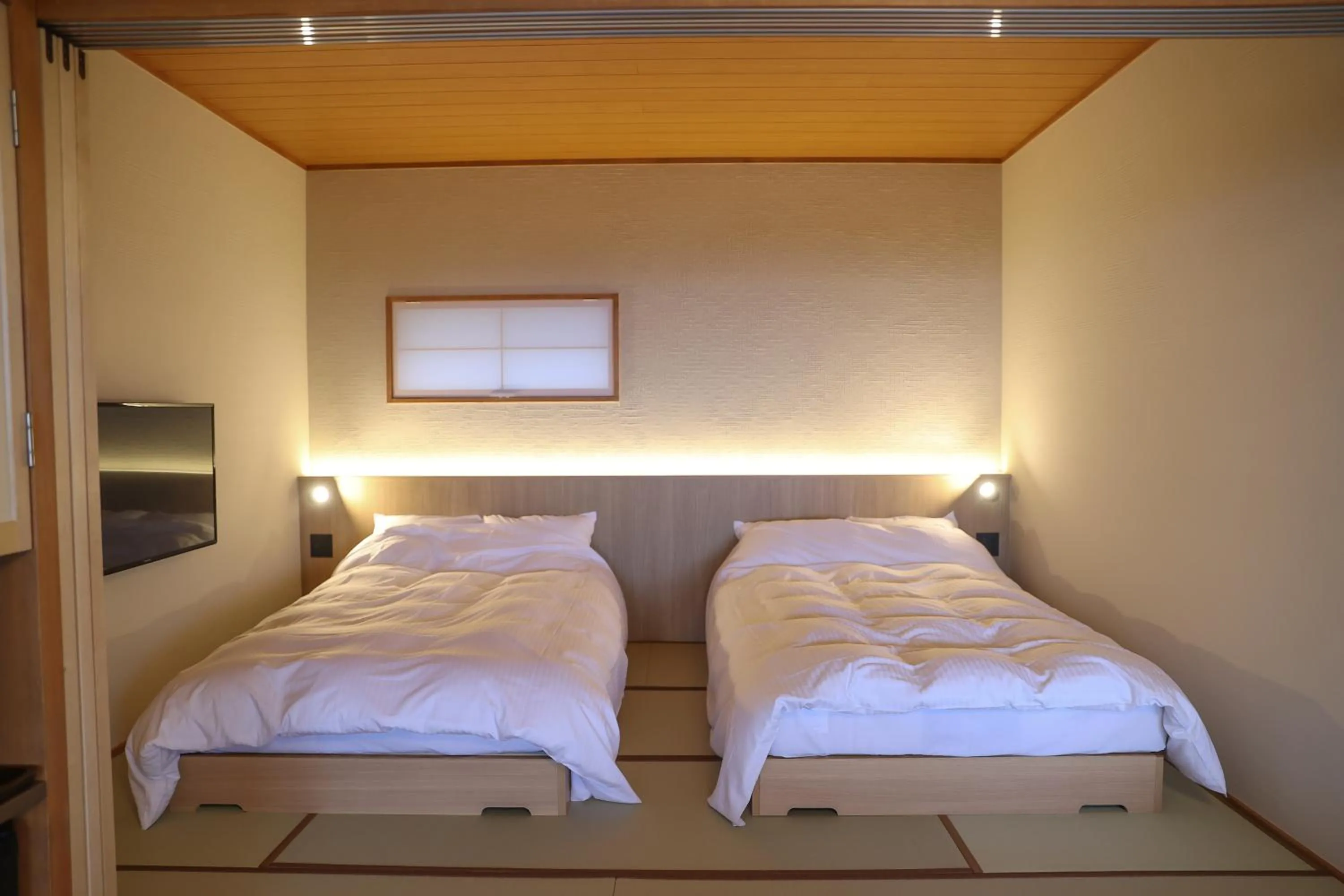 Bedroom, Bed in Chigira Jinsentei