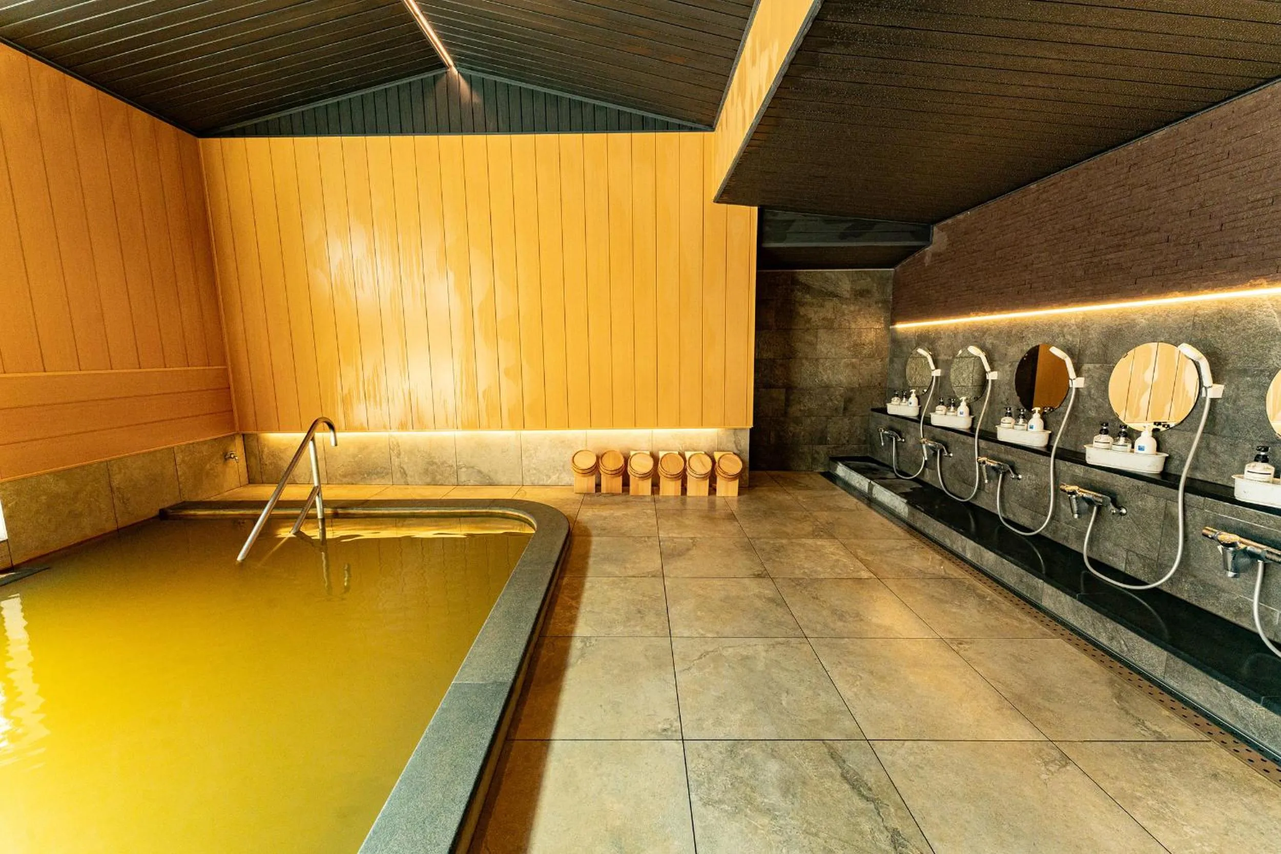 Hot Spring Bath in Chigira Jinsentei