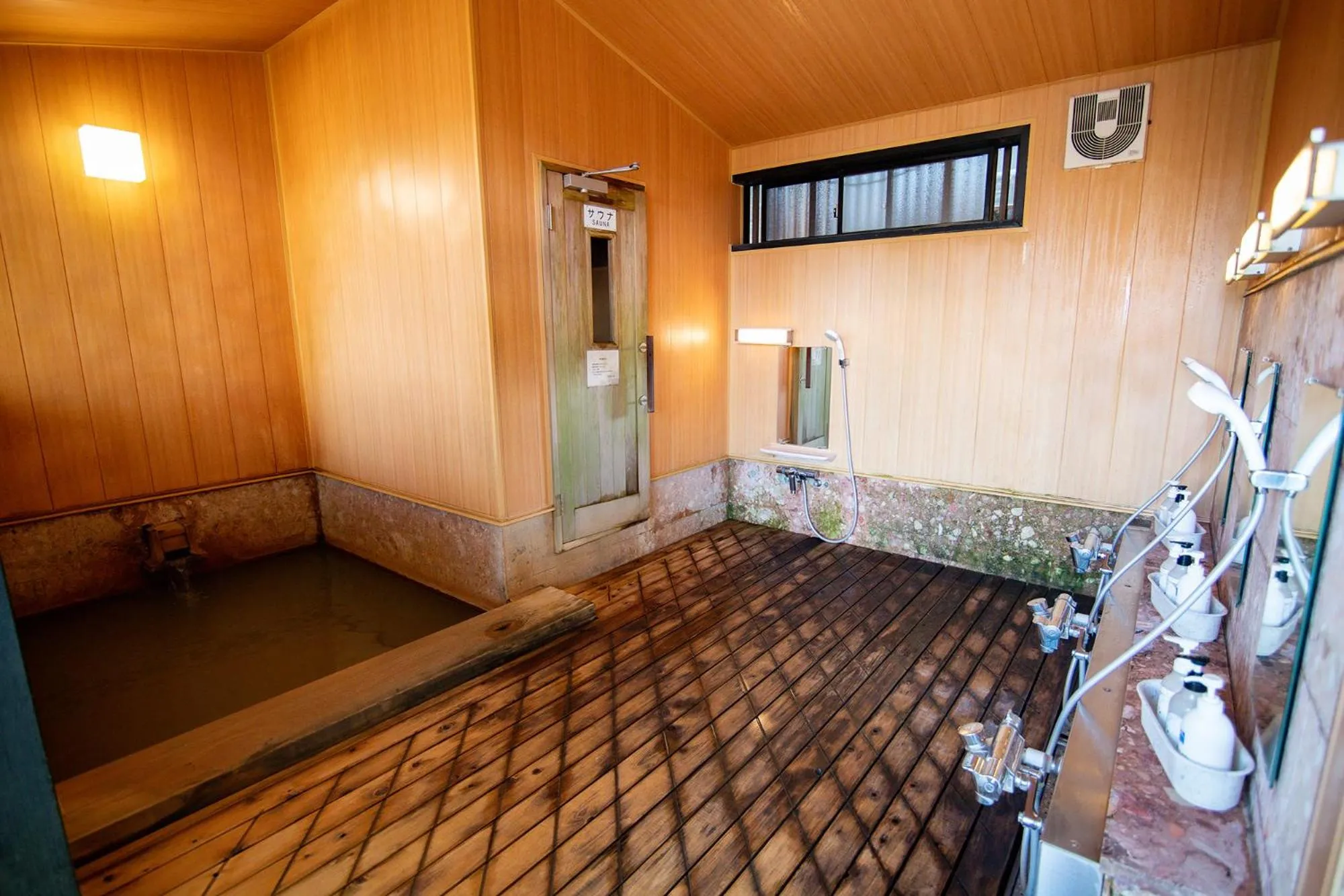 Hot Spring Bath in Chigira Jinsentei