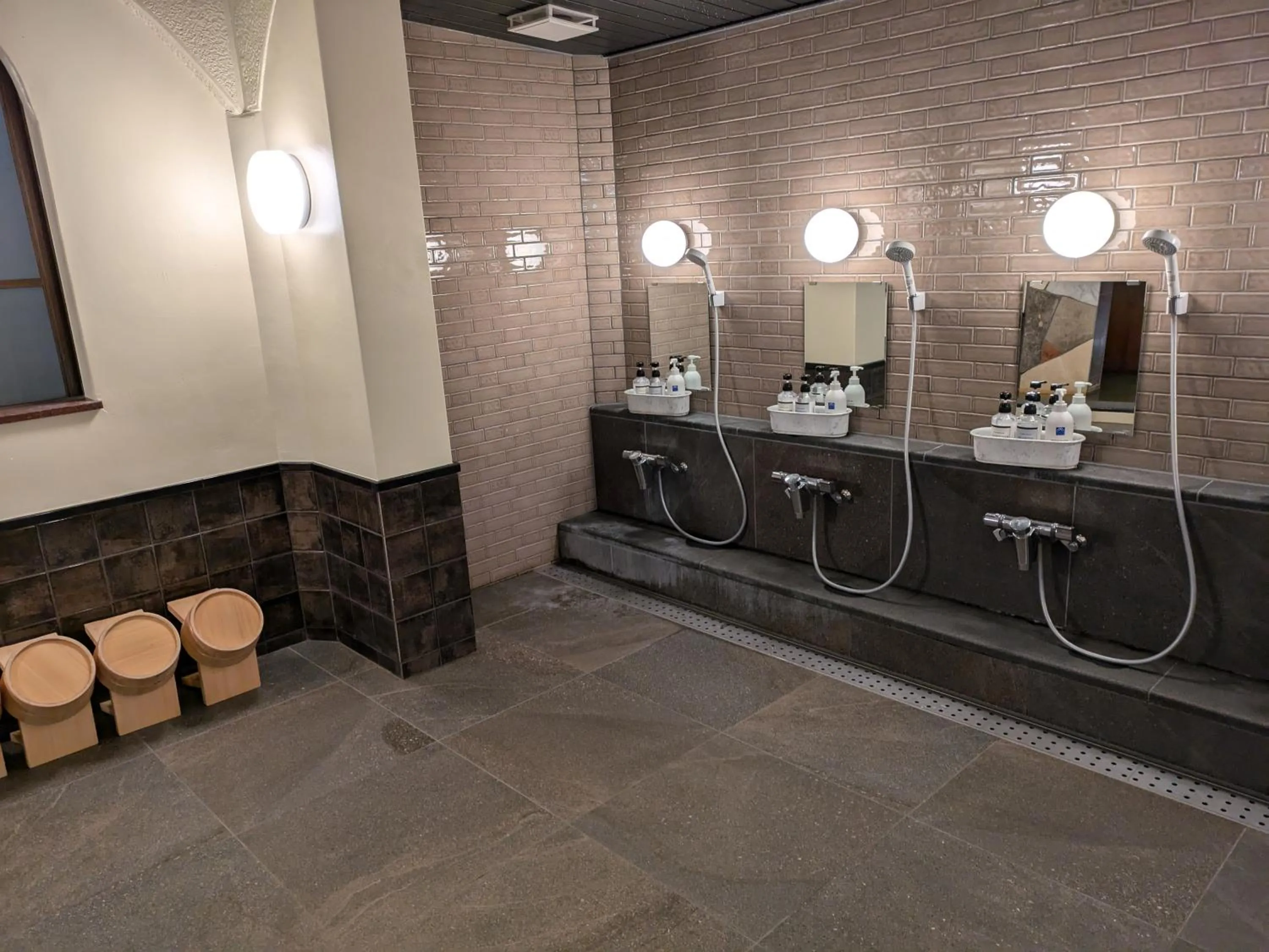 Hot Spring Bath in Chigira Jinsentei