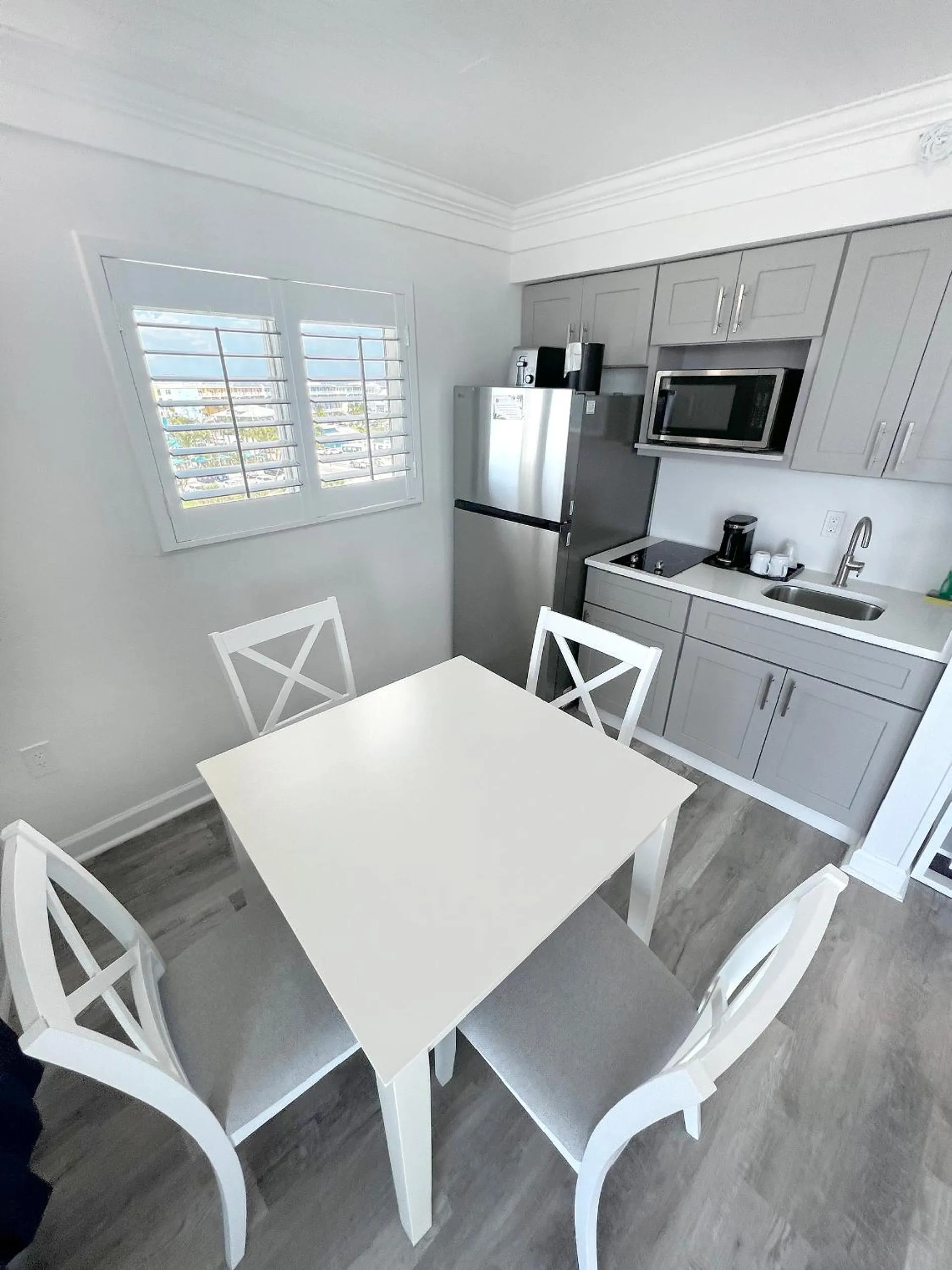Dining area in Lani Kai Island Resort