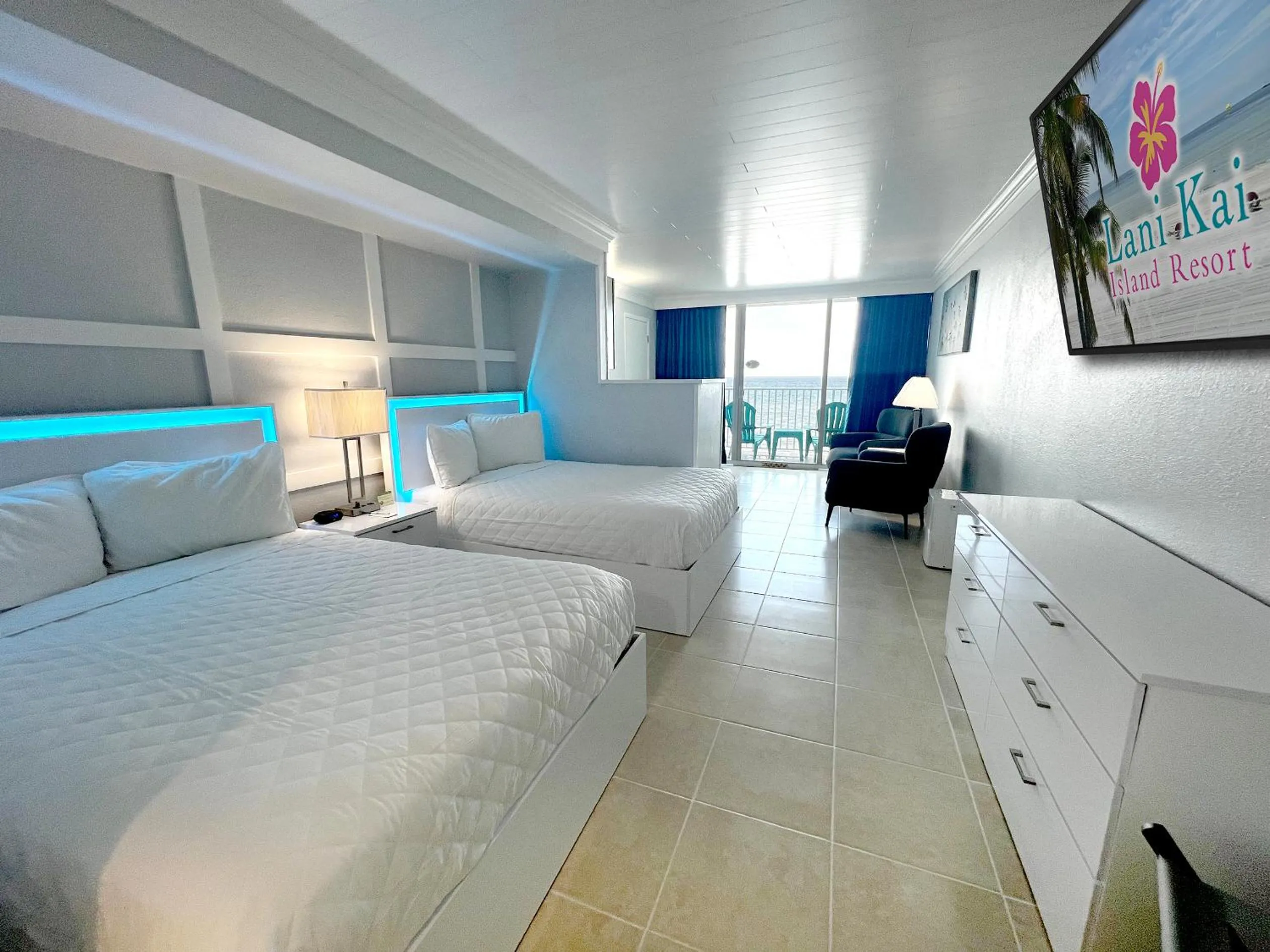 Bed in Lani Kai Island Resort