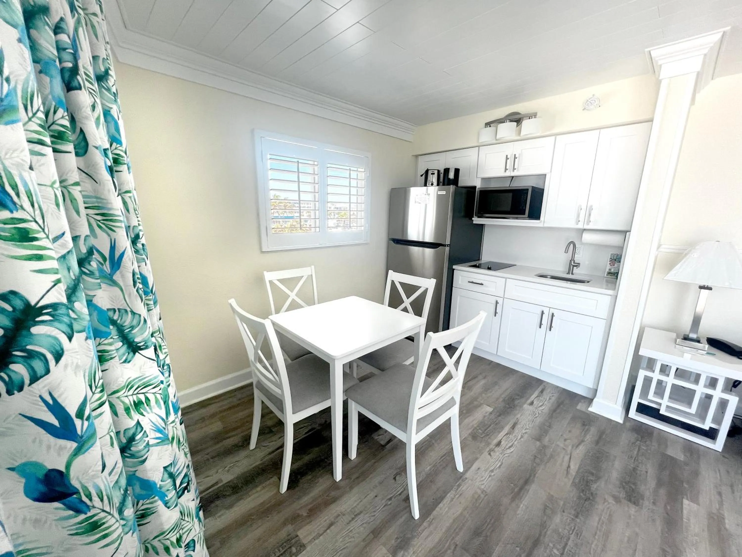 Dining area in Lani Kai Island Resort