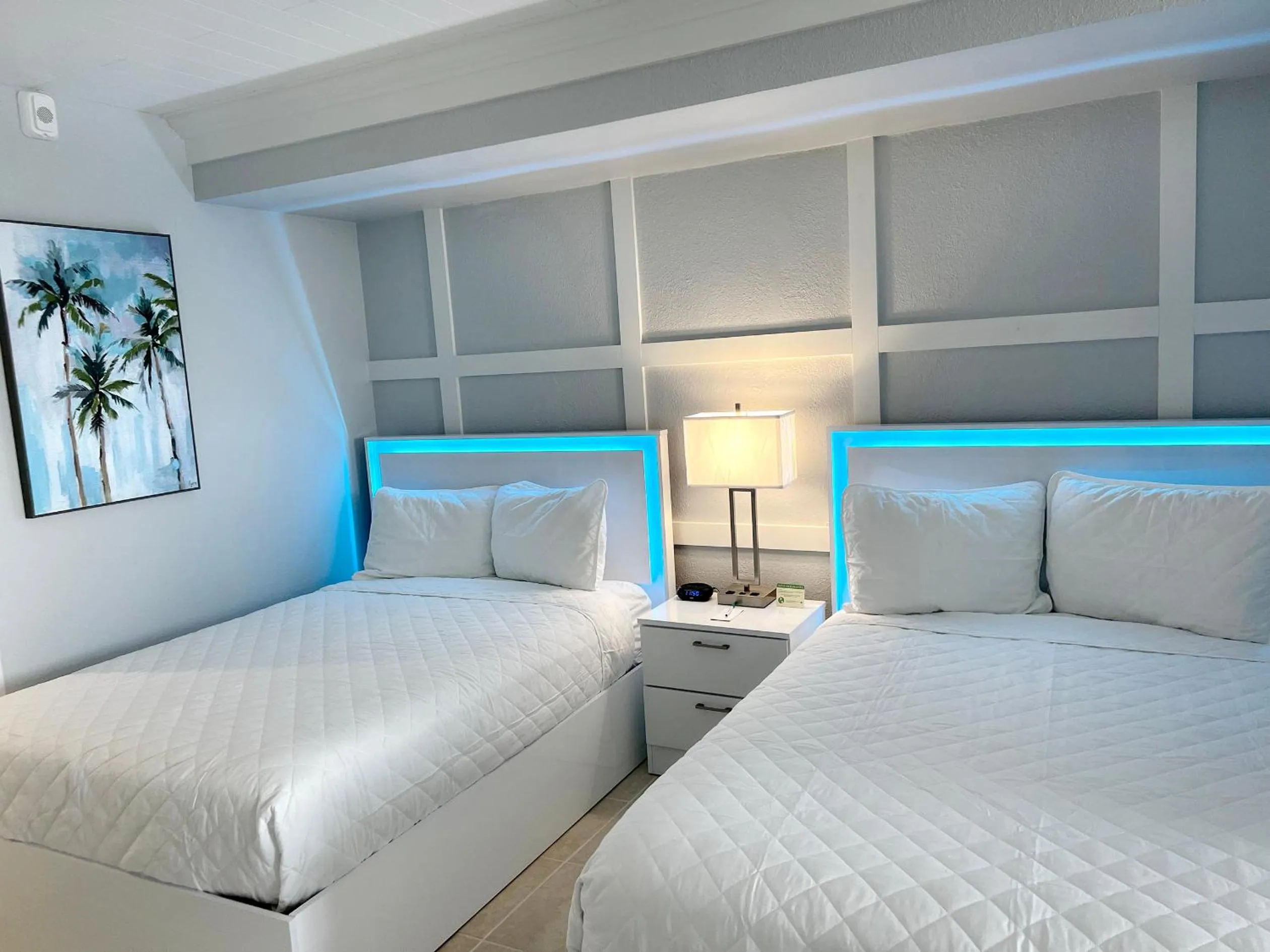 Bed in Lani Kai Island Resort