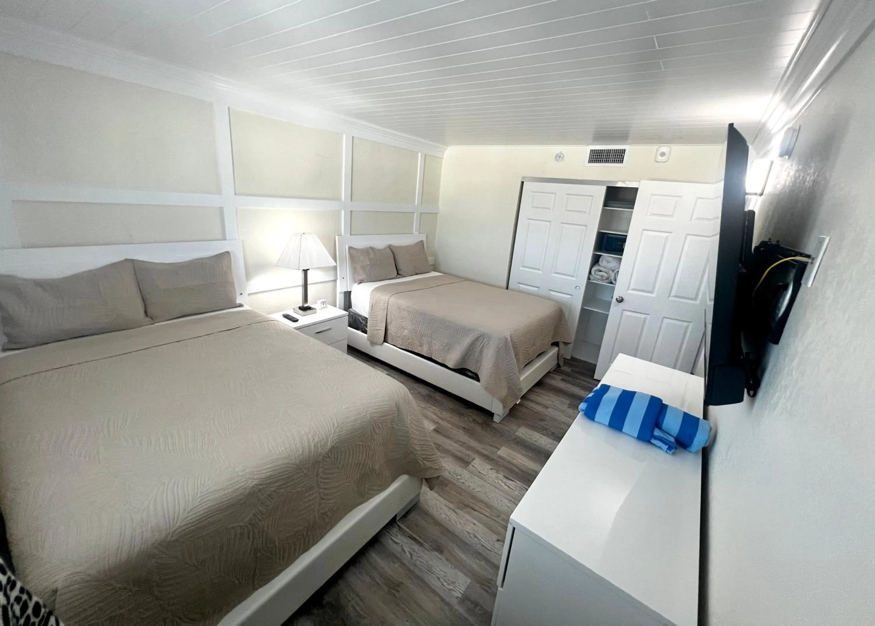 TV and multimedia, Bed in Lani Kai Island Resort