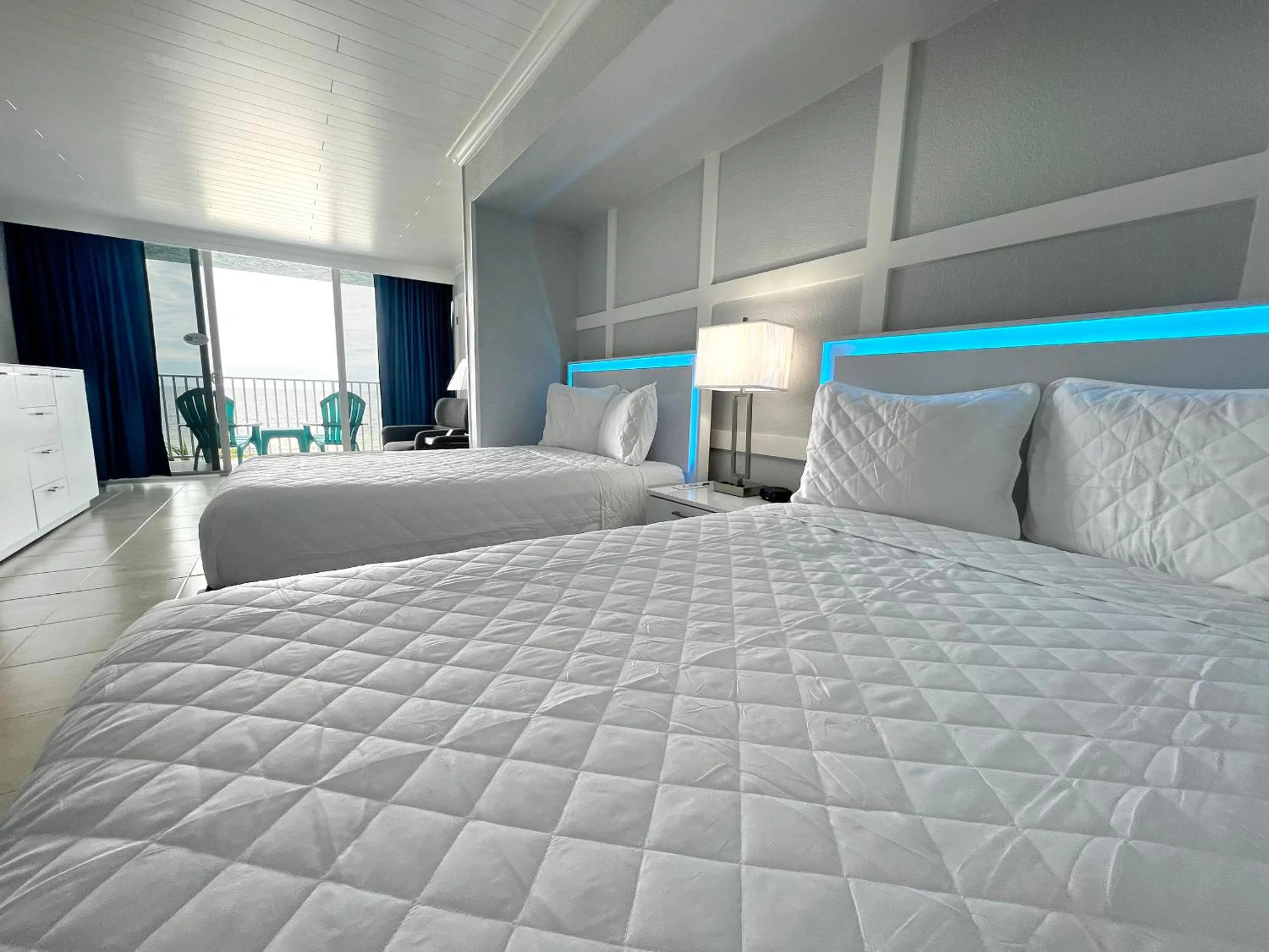 Bed in Lani Kai Island Resort