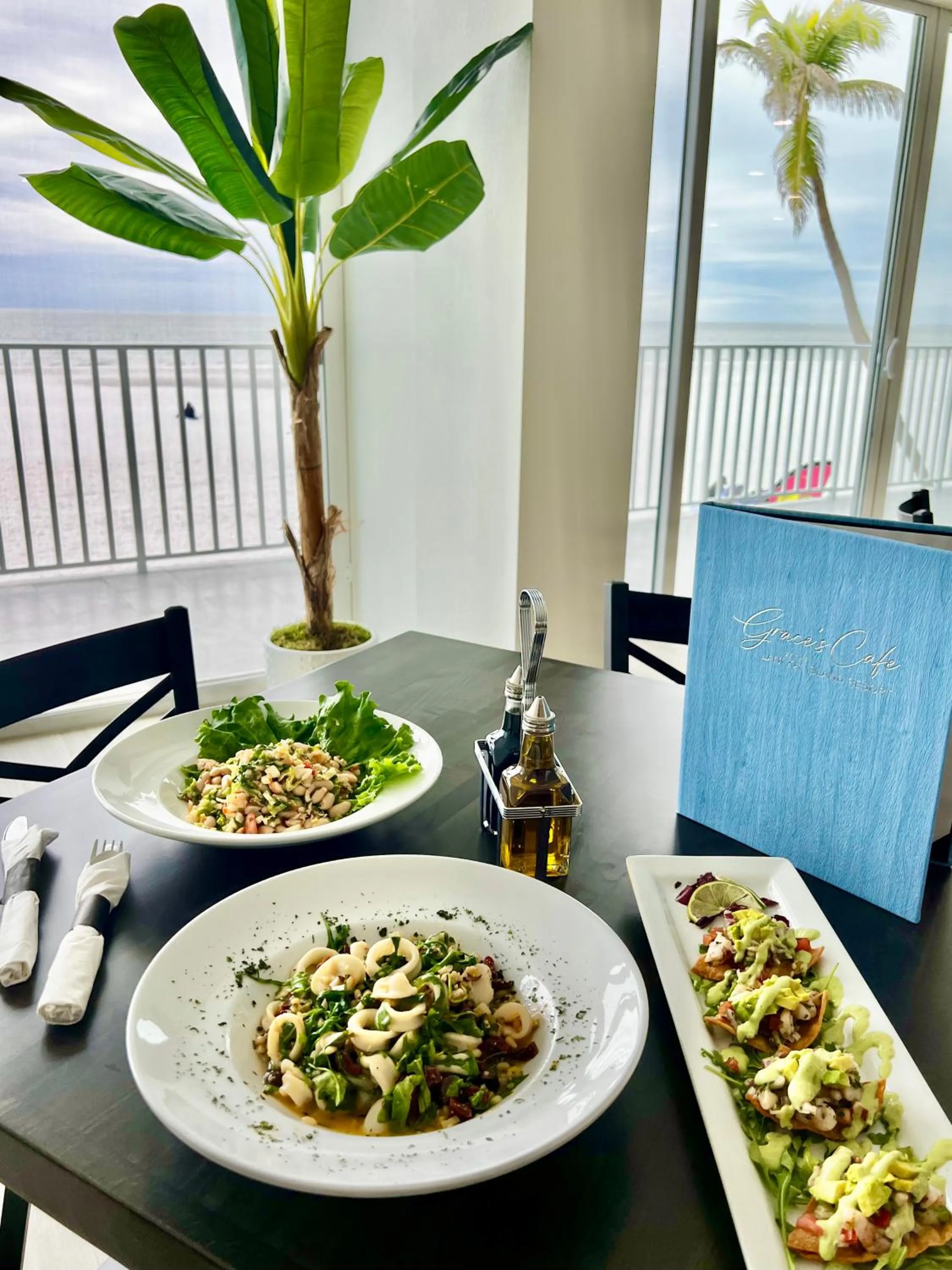 Restaurant/places to eat in Lani Kai Island Resort