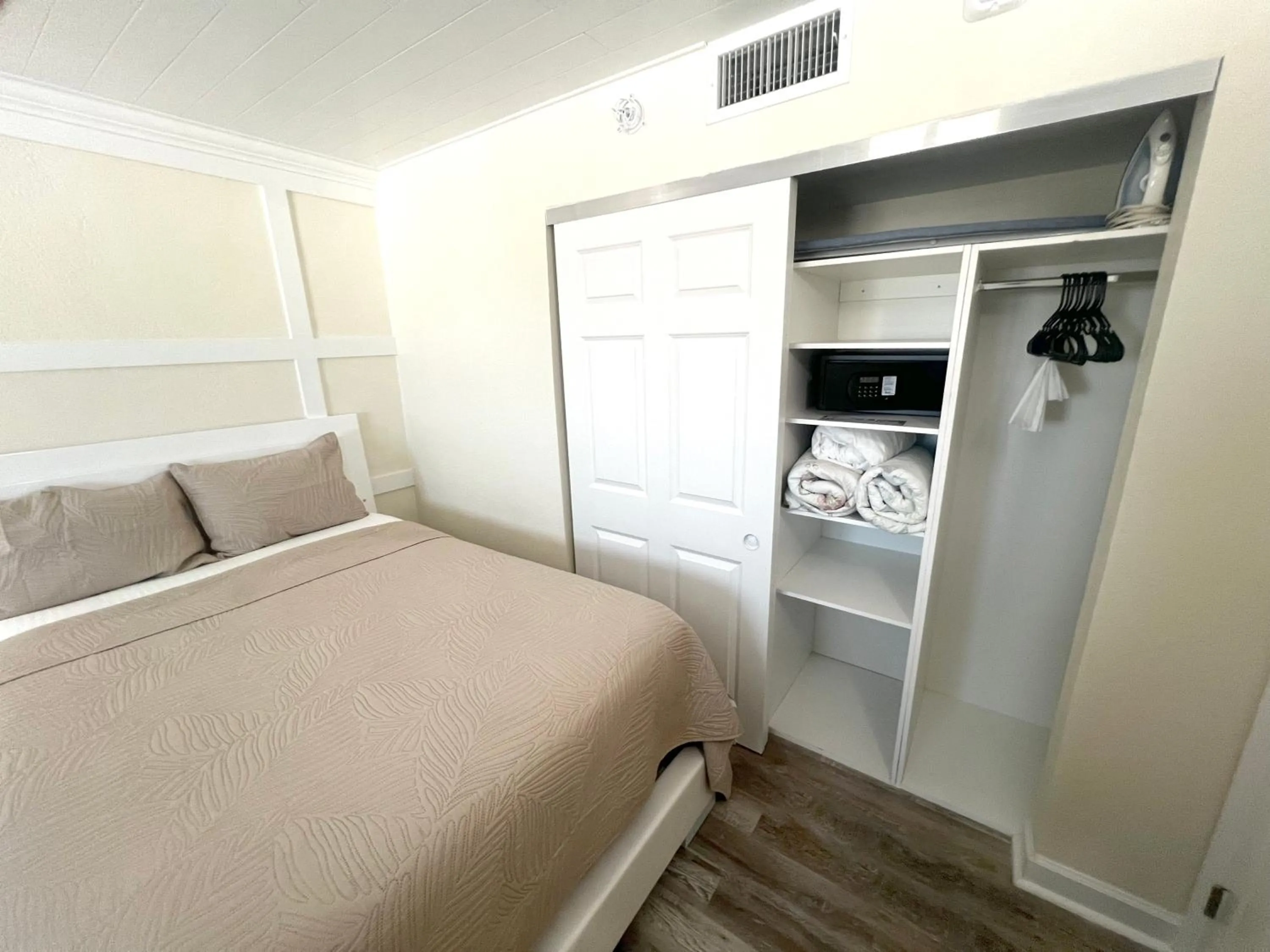 flat iron, Bed in Lani Kai Island Resort