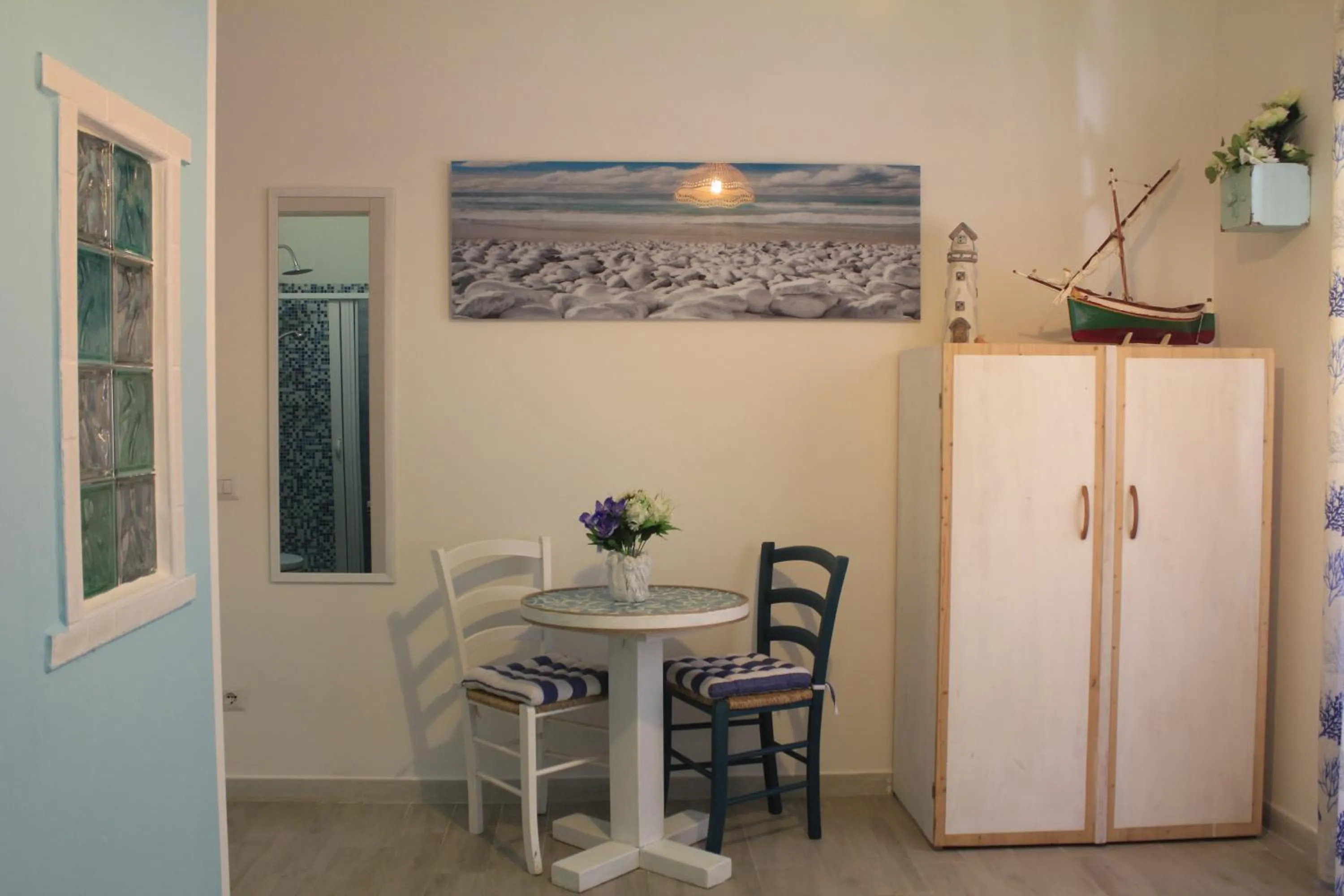 Photo of the whole room in Khorakhanè