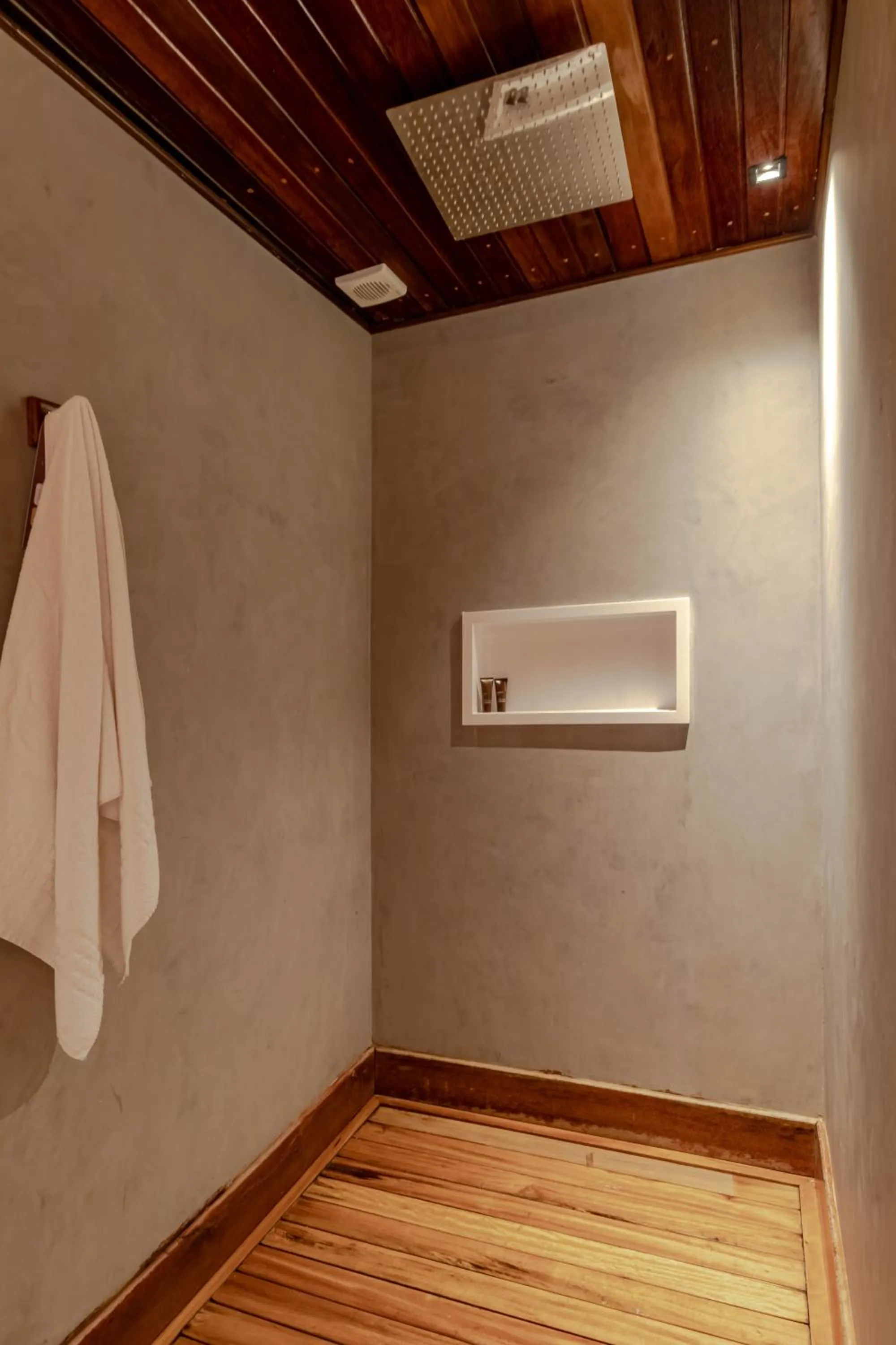 Shower in Uiara Amazon Resort