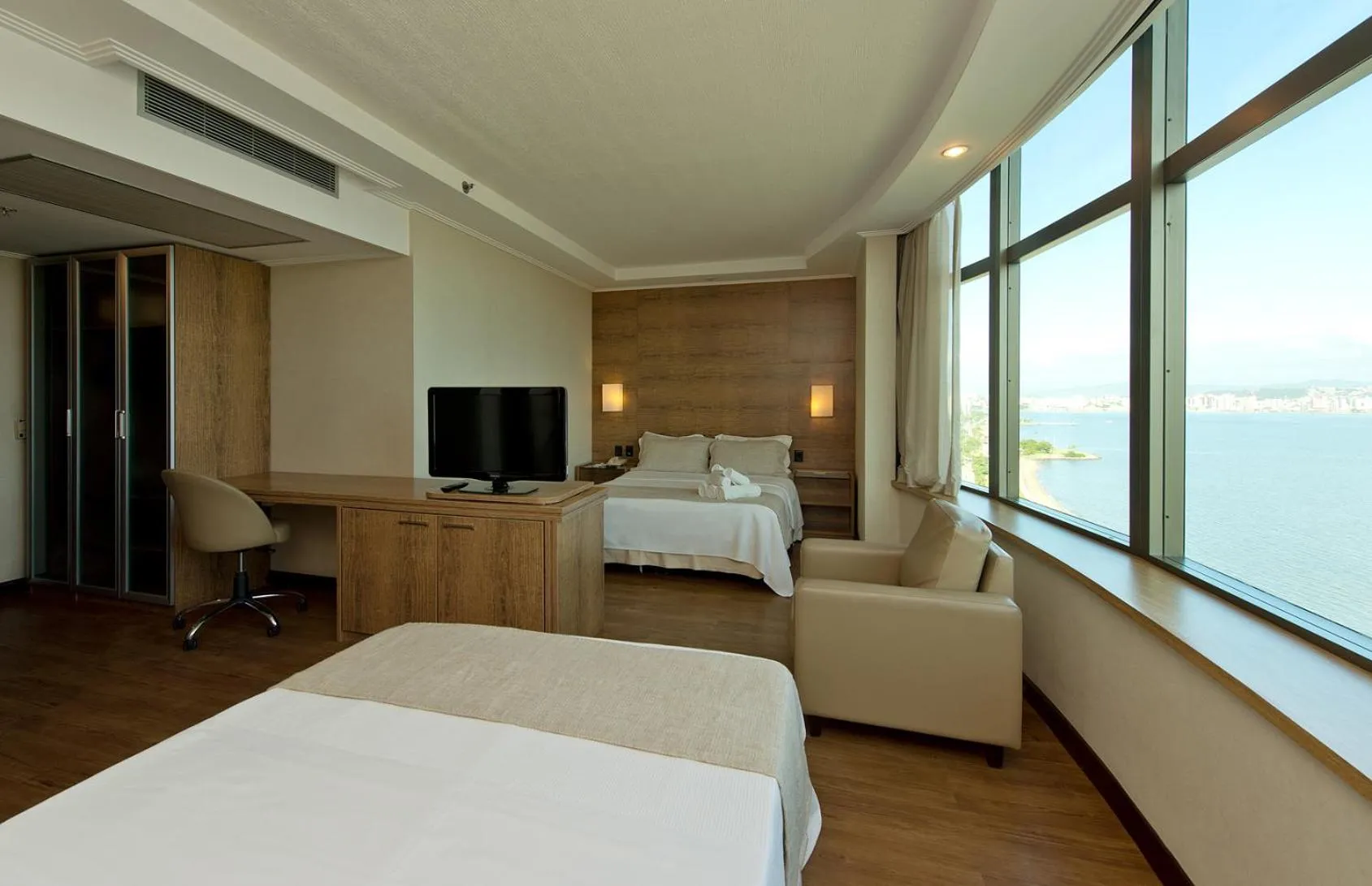 Bedroom, Bed in Majestic Palace Hotel