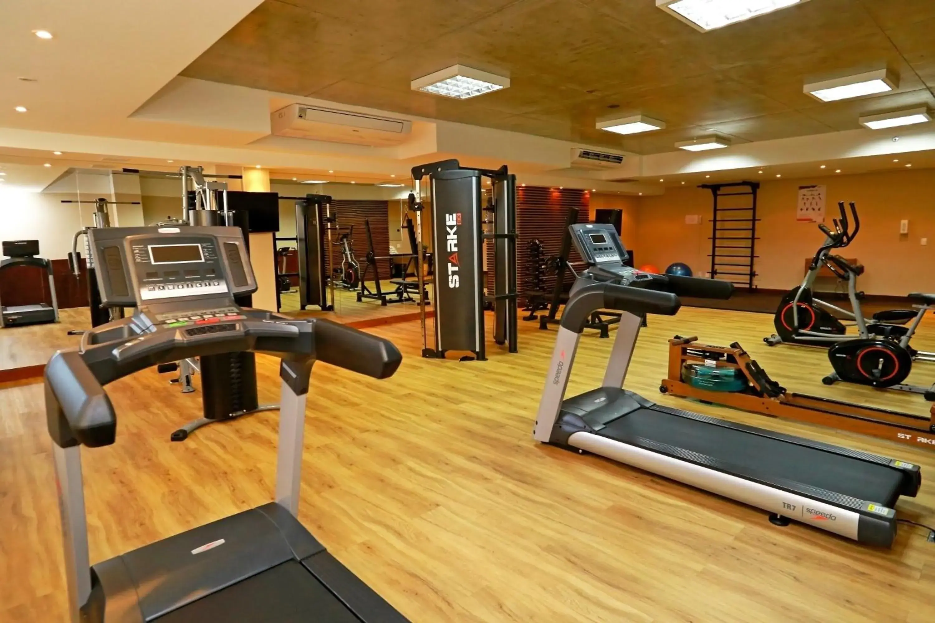 Fitness centre/facilities in Majestic Palace Hotel Fitness centre/facilities in Majestic Palace Hotel