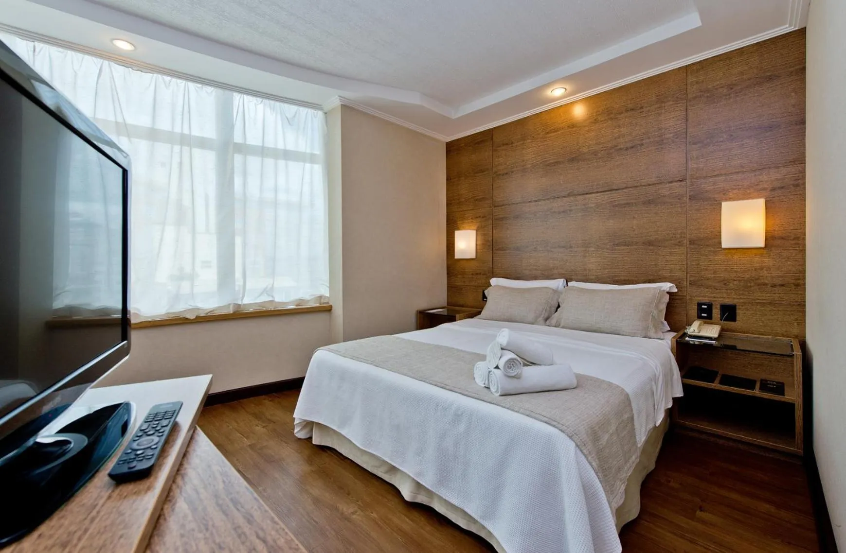 Bed in Majestic Palace Hotel