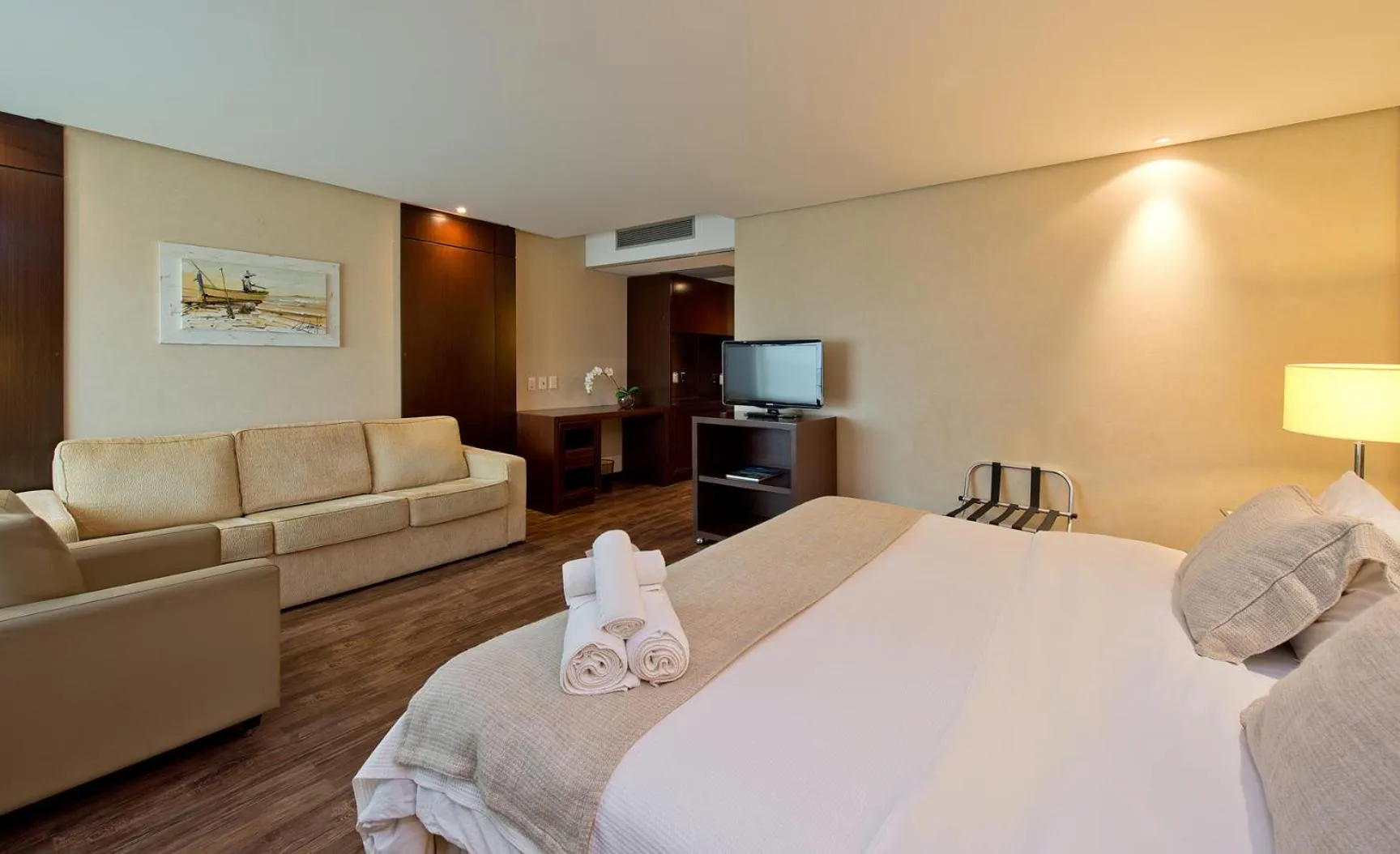 Bedroom, Bed in Majestic Palace Hotel