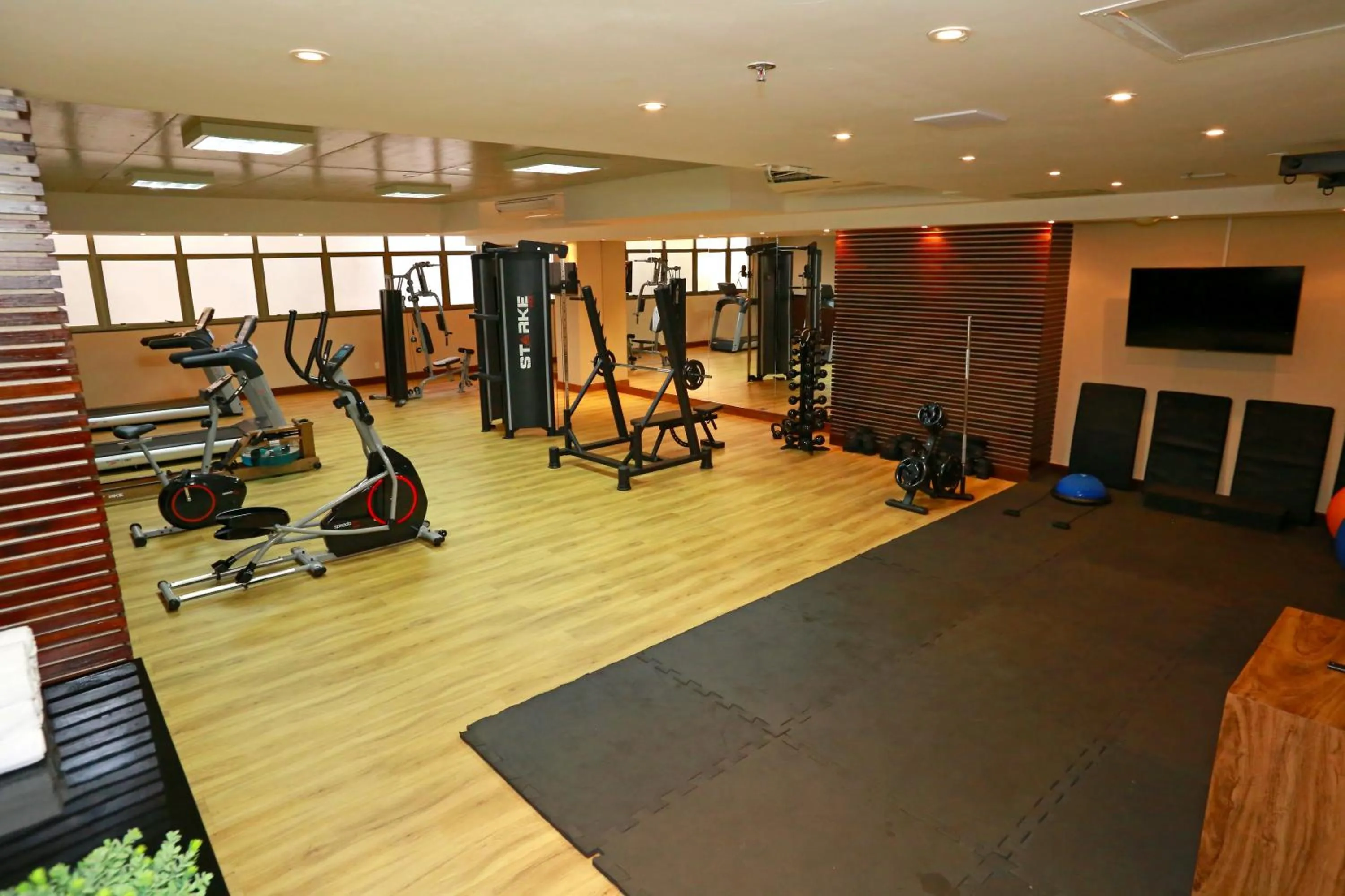 Fitness centre/facilities in Majestic Palace Hotel