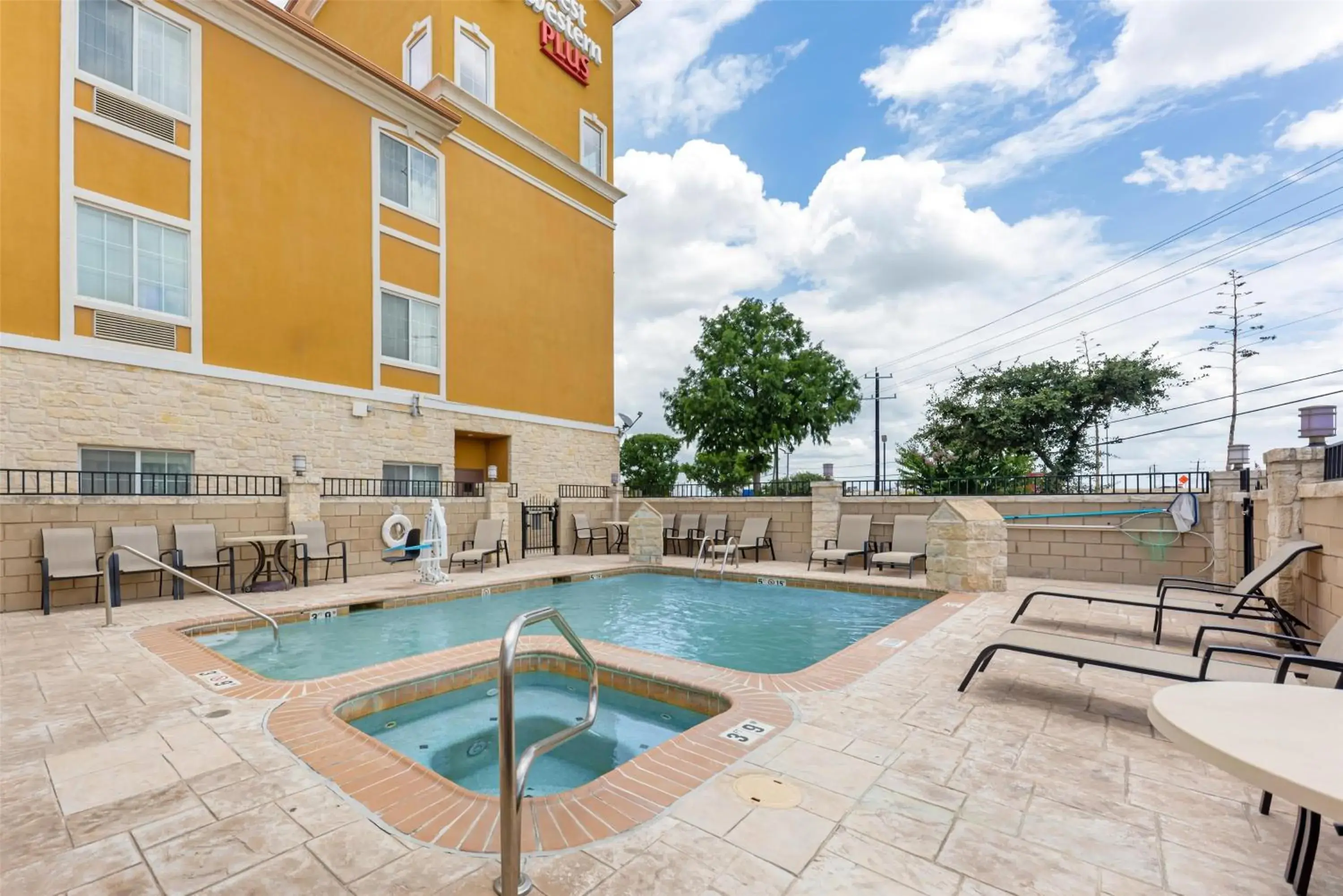 Pool view in Best Western Plus San Antonio East Inn & Suites Pool view in Best Western Plus San Antonio East Inn & Suites