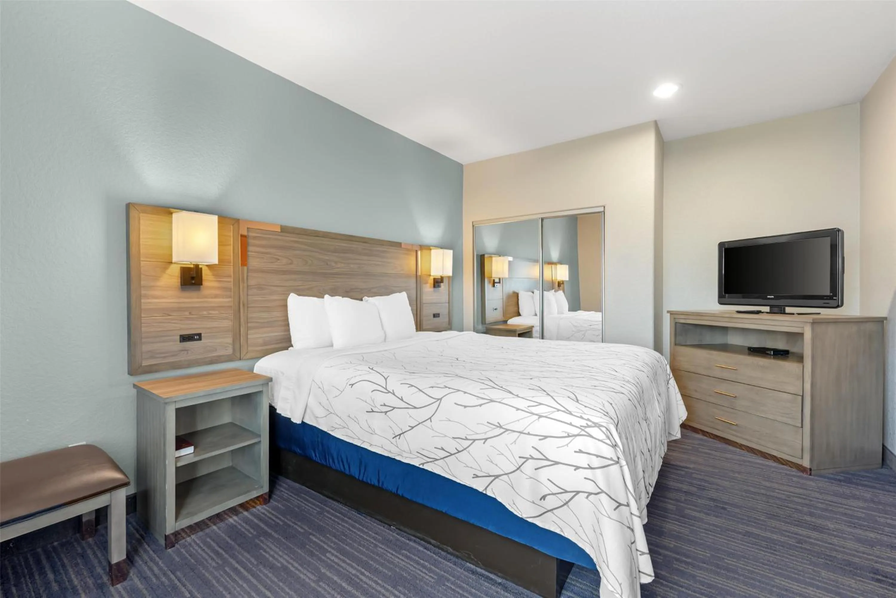 Photo of the whole room, Bed in Best Western Plus San Antonio East Inn & Suites