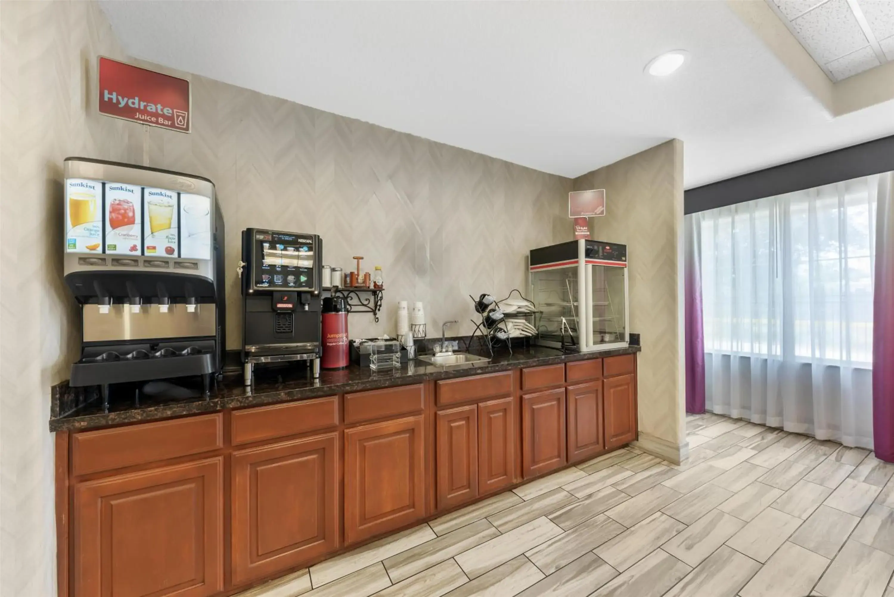 Breakfast in Best Western Plus San Antonio East Inn & Suites Breakfast in Best Western Plus San Antonio East Inn & Suites