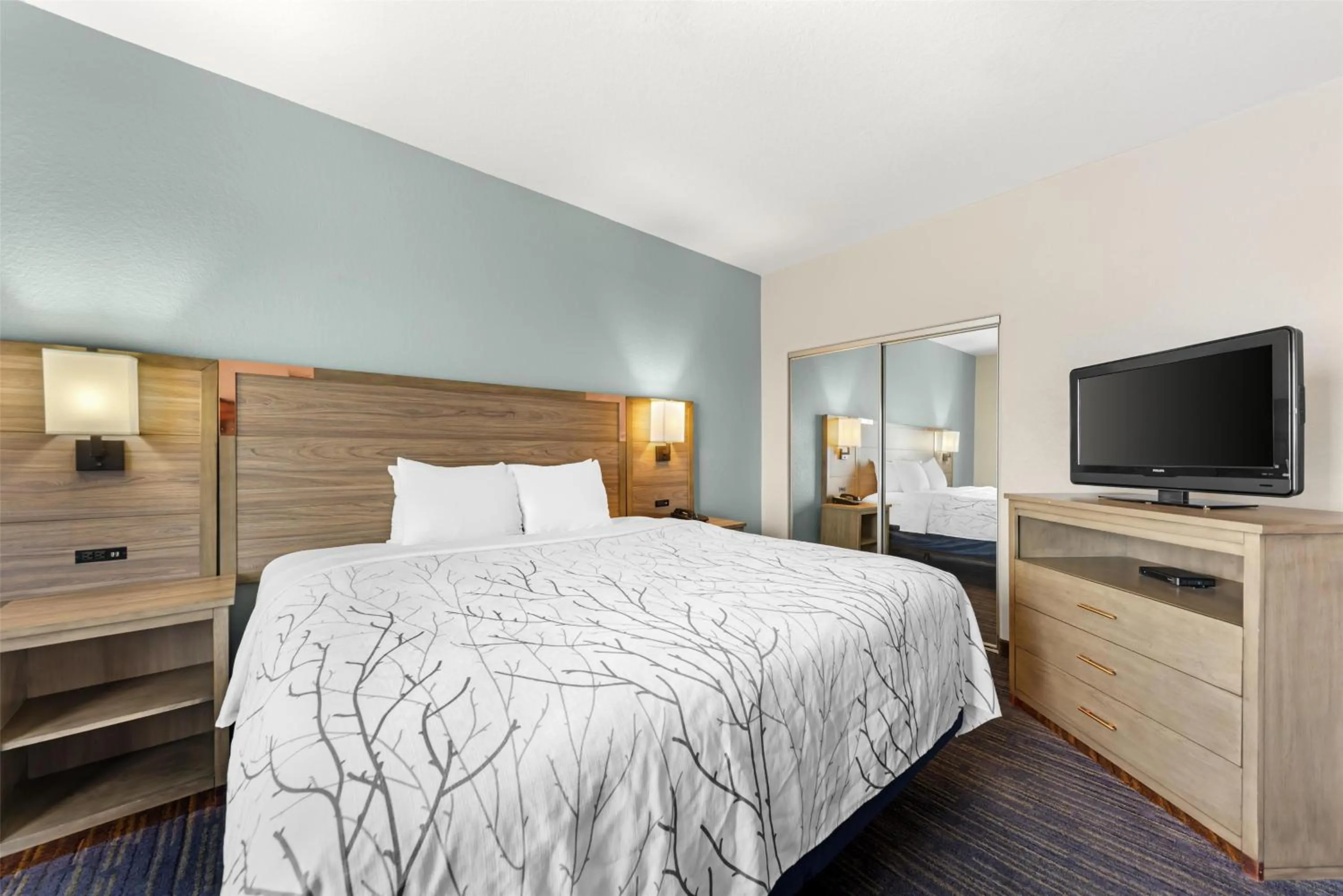 Photo of the whole room, Bed in Best Western Plus San Antonio East Inn & Suites