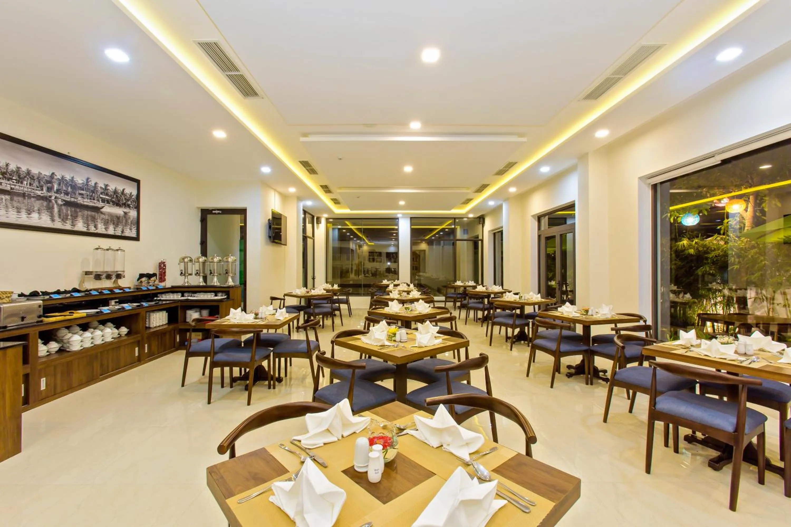 Restaurant/places to eat in Ally Beach Boutique Hotel Hoian