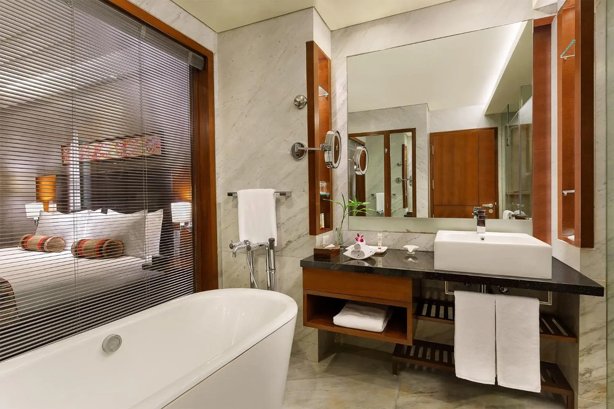 Bathroom, Bed in Crowne Plaza Today Gurugram by IHG Bathroom, Bed in Crowne Plaza Today Gurugram by IHG