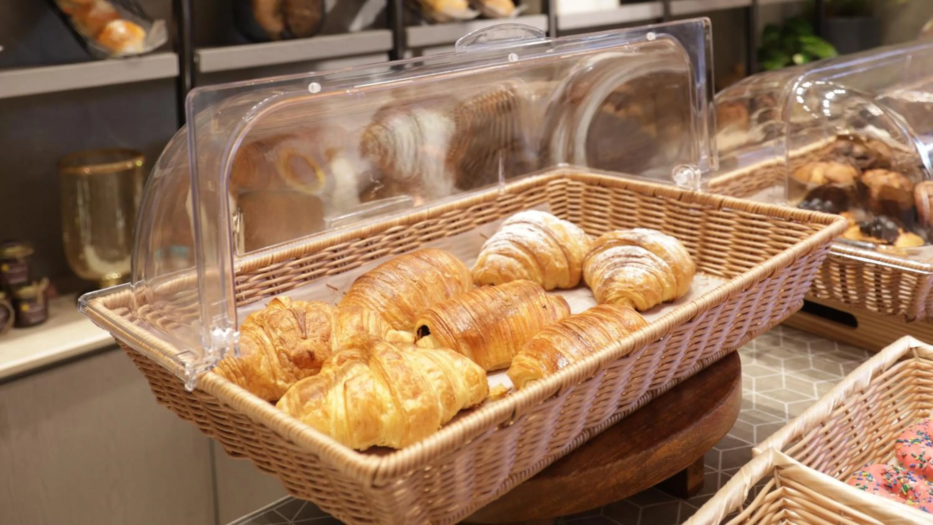 Restaurant/places to eat in Crowne Plaza Today Gurugram by IHG