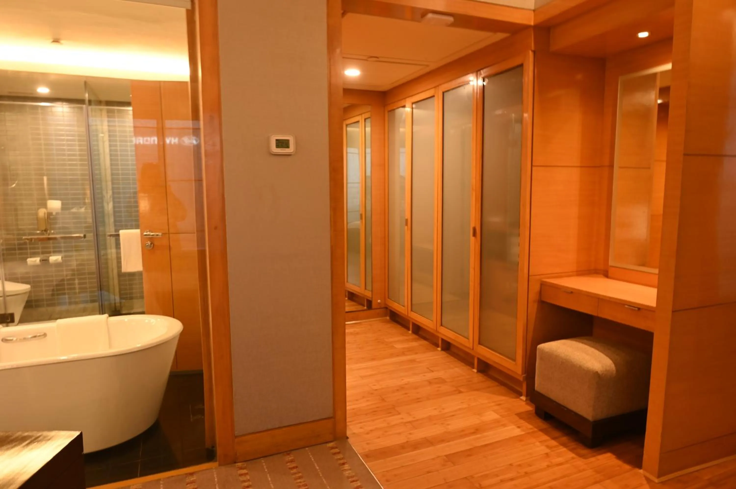 wardrobe in Crowne Plaza Today Gurugram by IHG