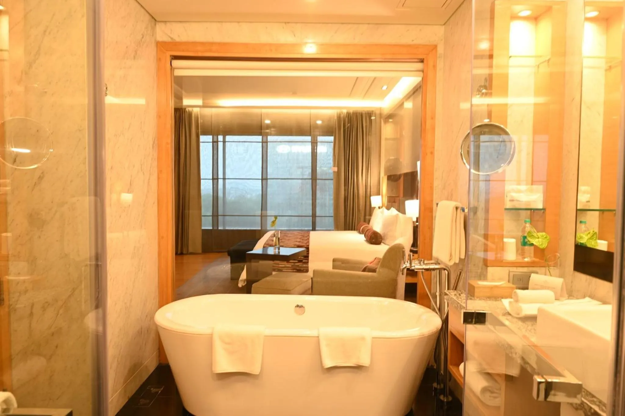 Bathroom, Bed in Crowne Plaza Today Gurugram by IHG