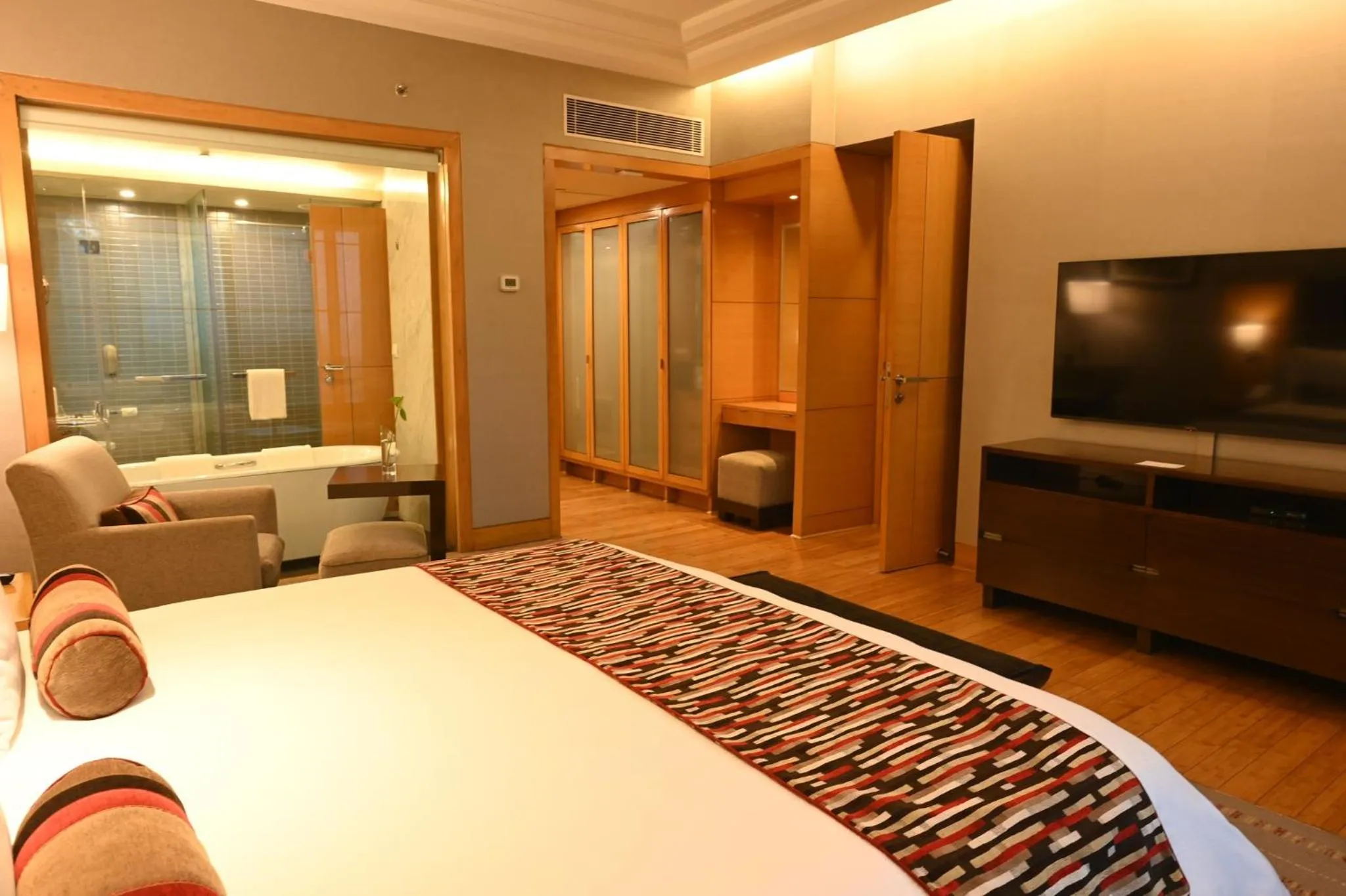 Photo of the whole room, Bed in Crowne Plaza Today Gurugram by IHG