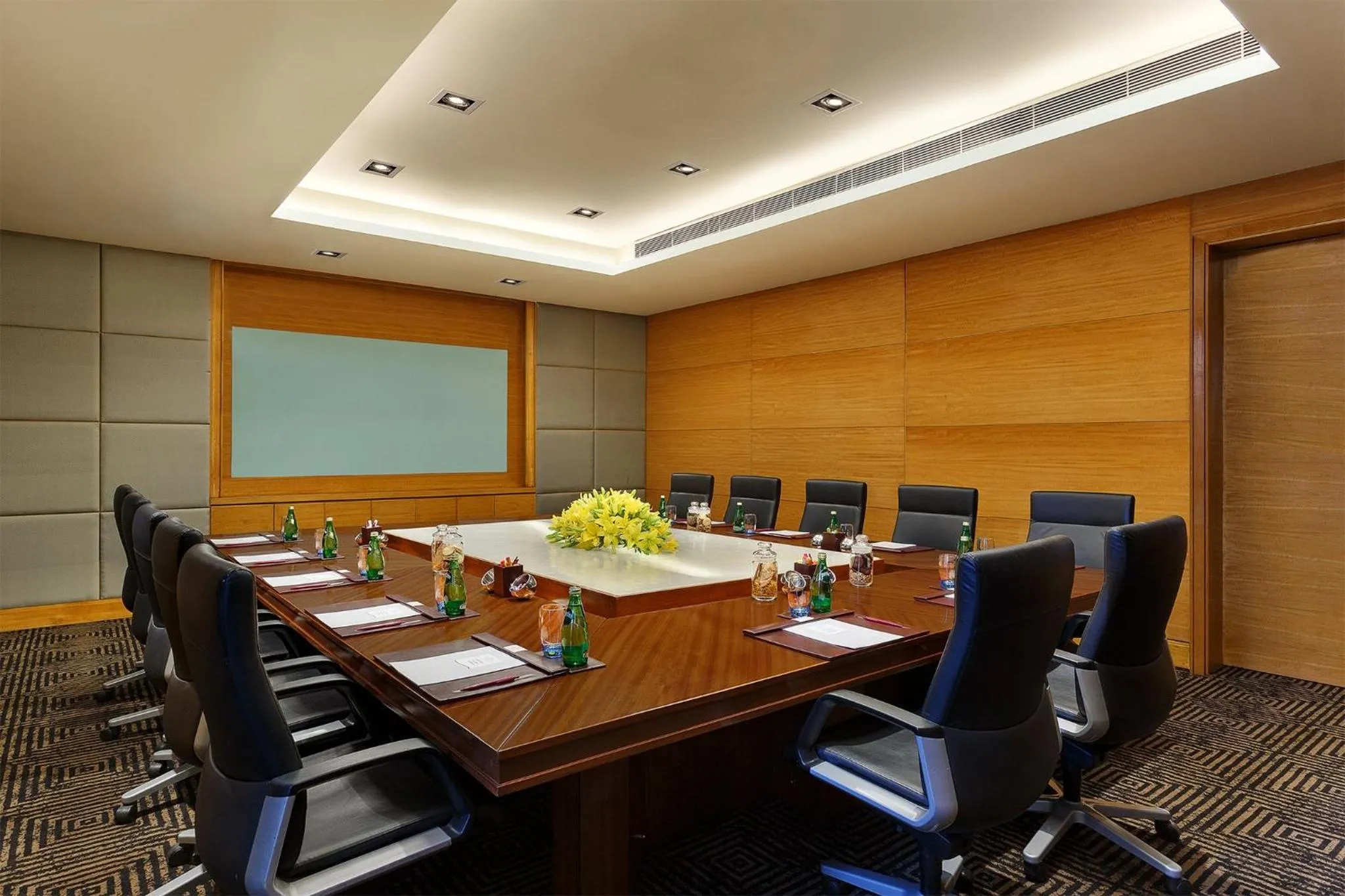 Meeting/conference room in Crowne Plaza Today Gurugram by IHG