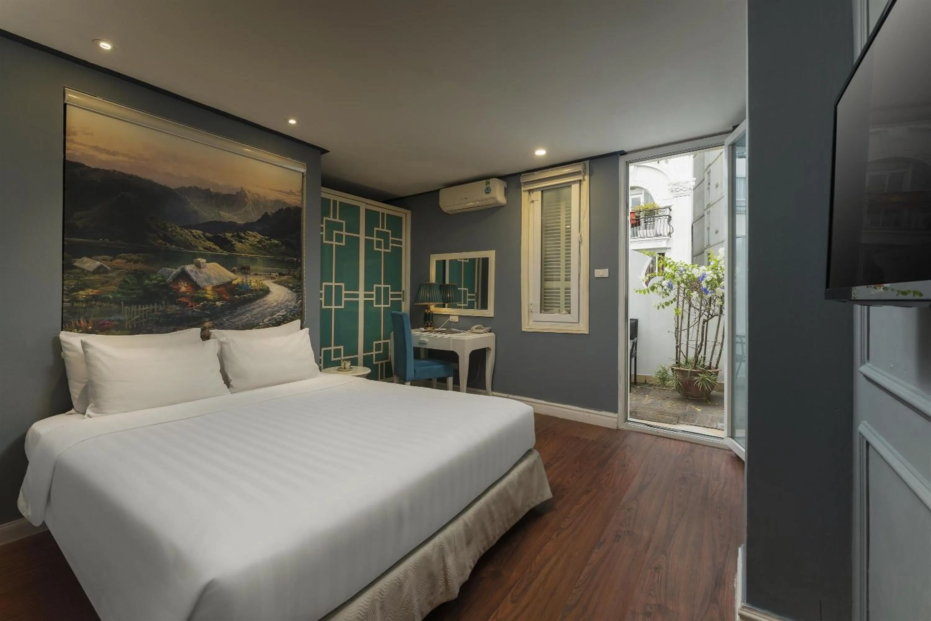 Bed in Hanoi La Selva Hotel