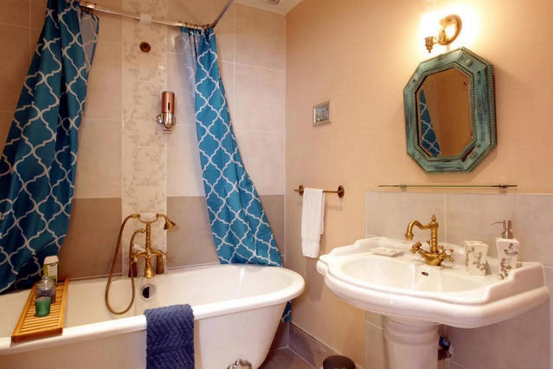 Bathroom in Maison de Textile