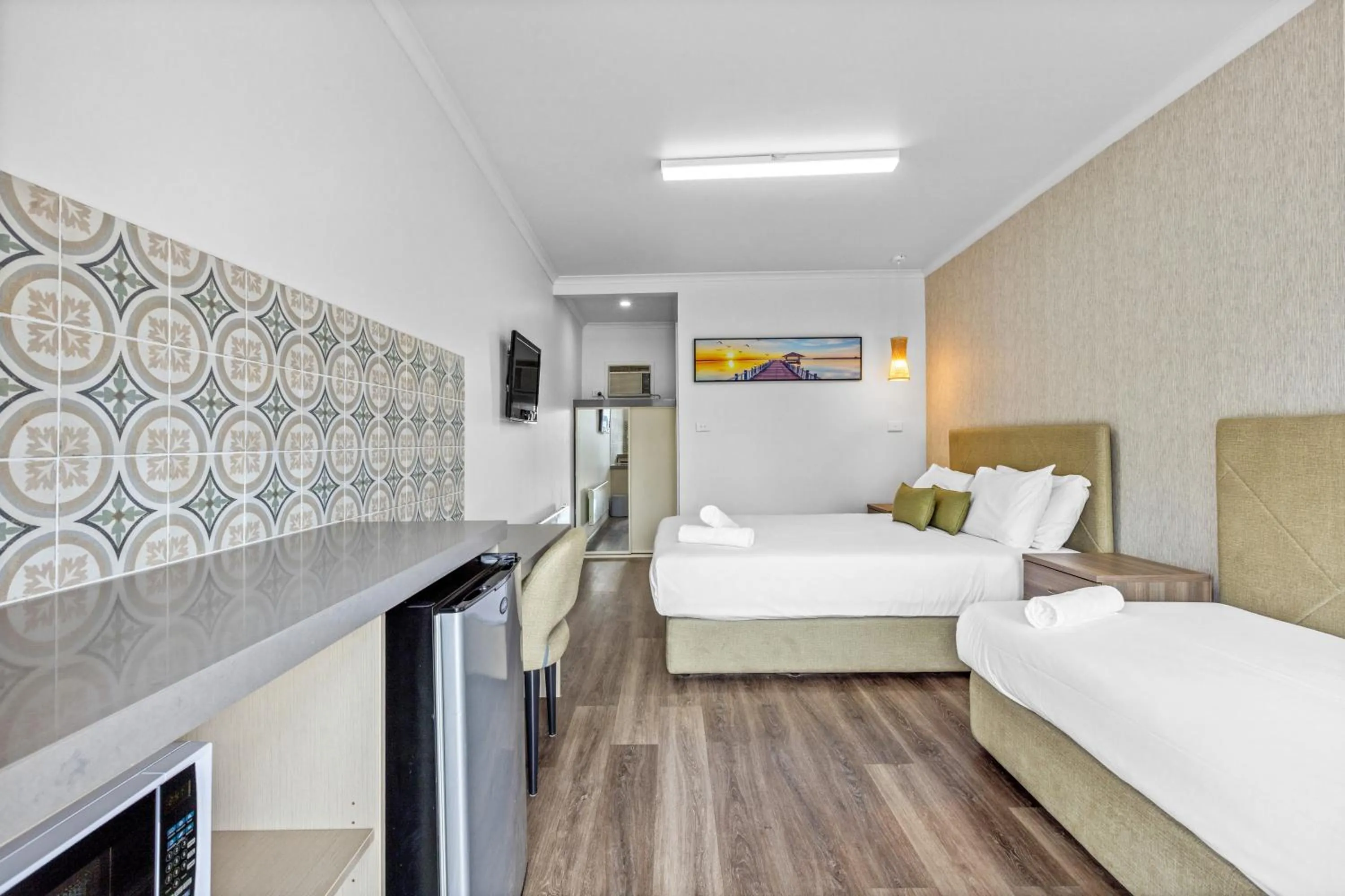 Photo of the whole room, Bed in Rosebud Motel