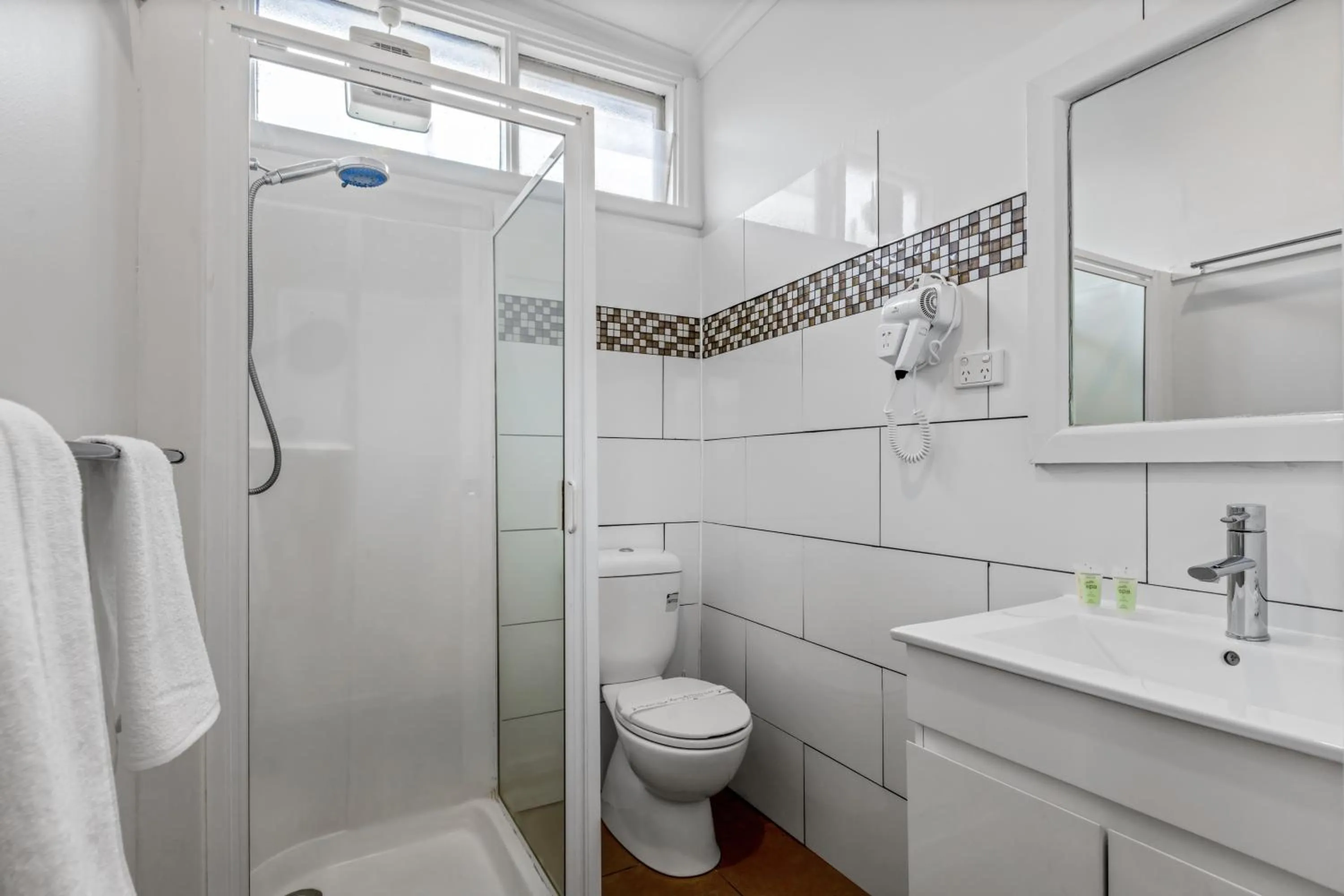 Bathroom in Rosebud Motel