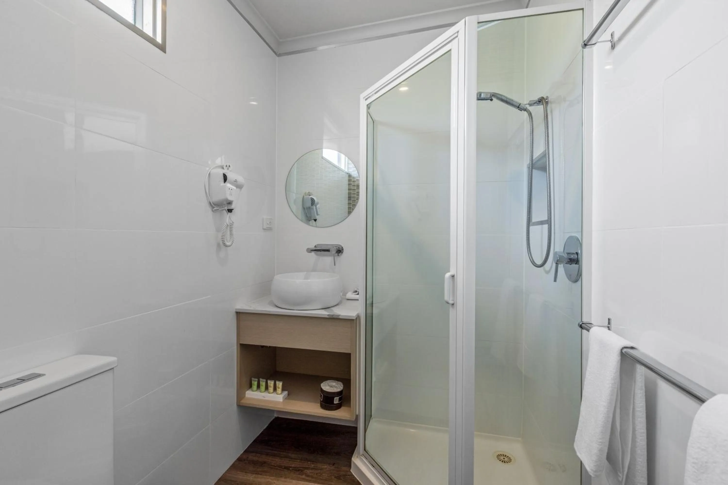 Bathroom in Rosebud Motel