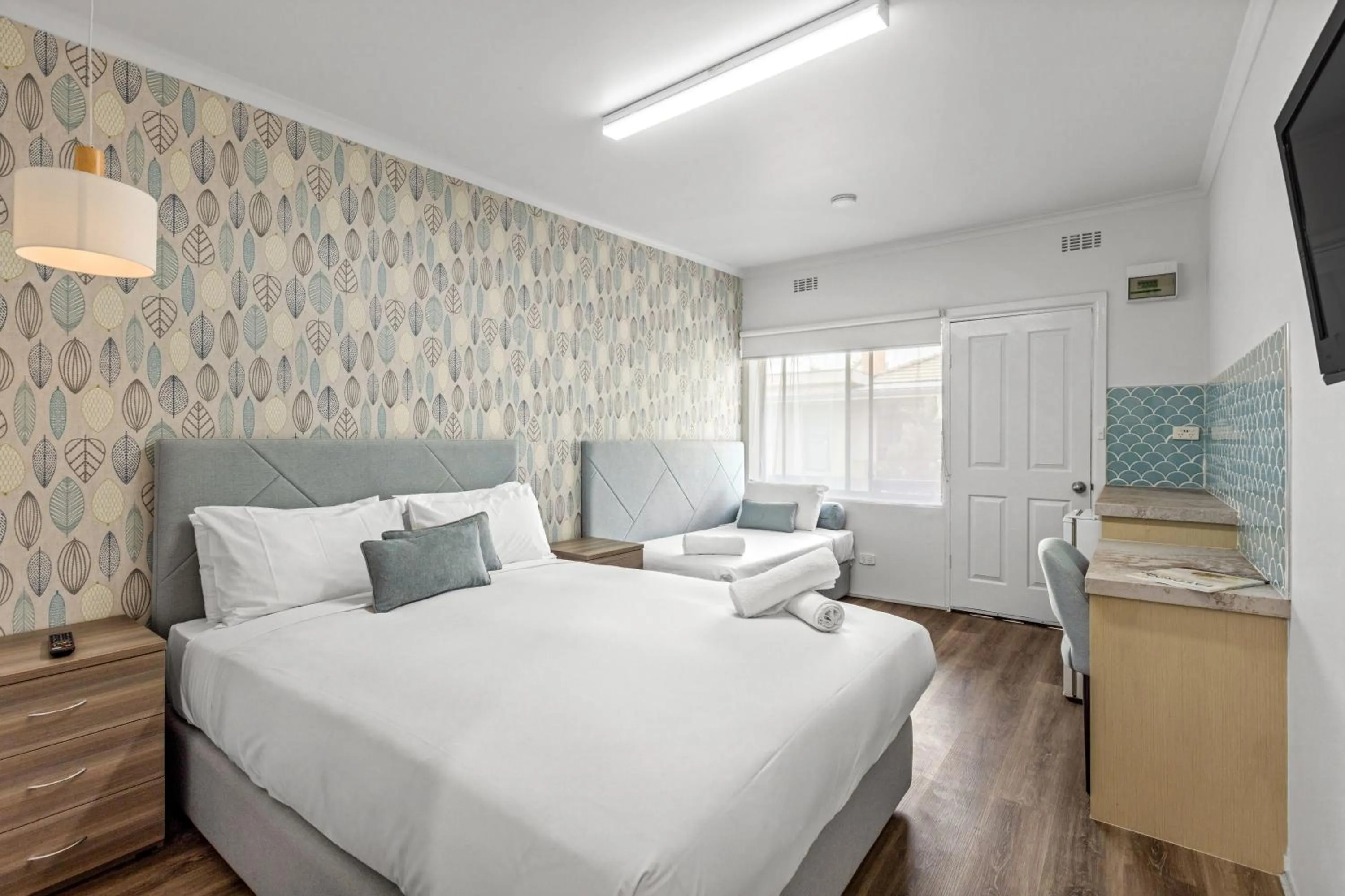 hair dresser, Bed in Rosebud Motel