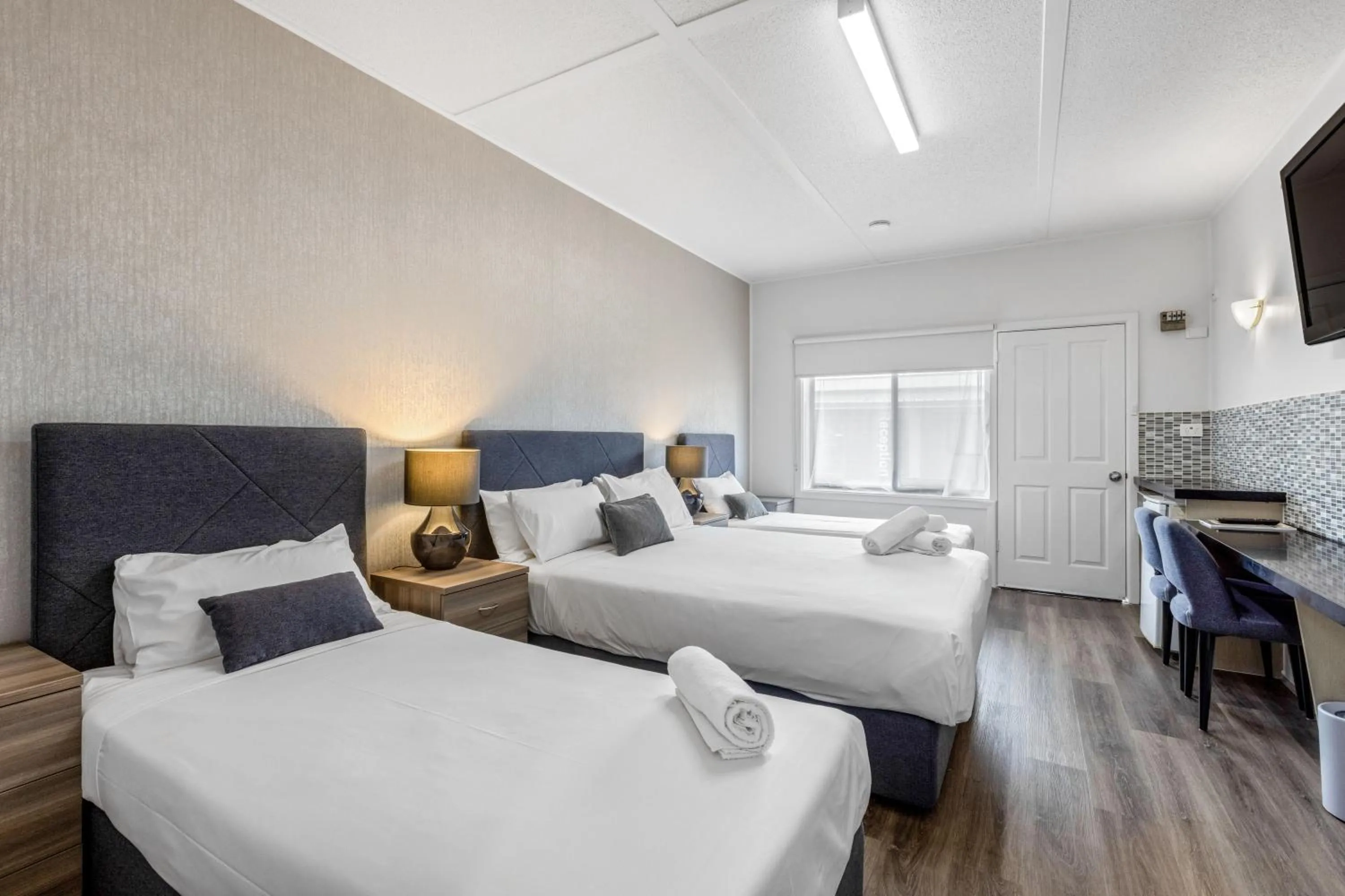 Photo of the whole room, Bed in Rosebud Motel