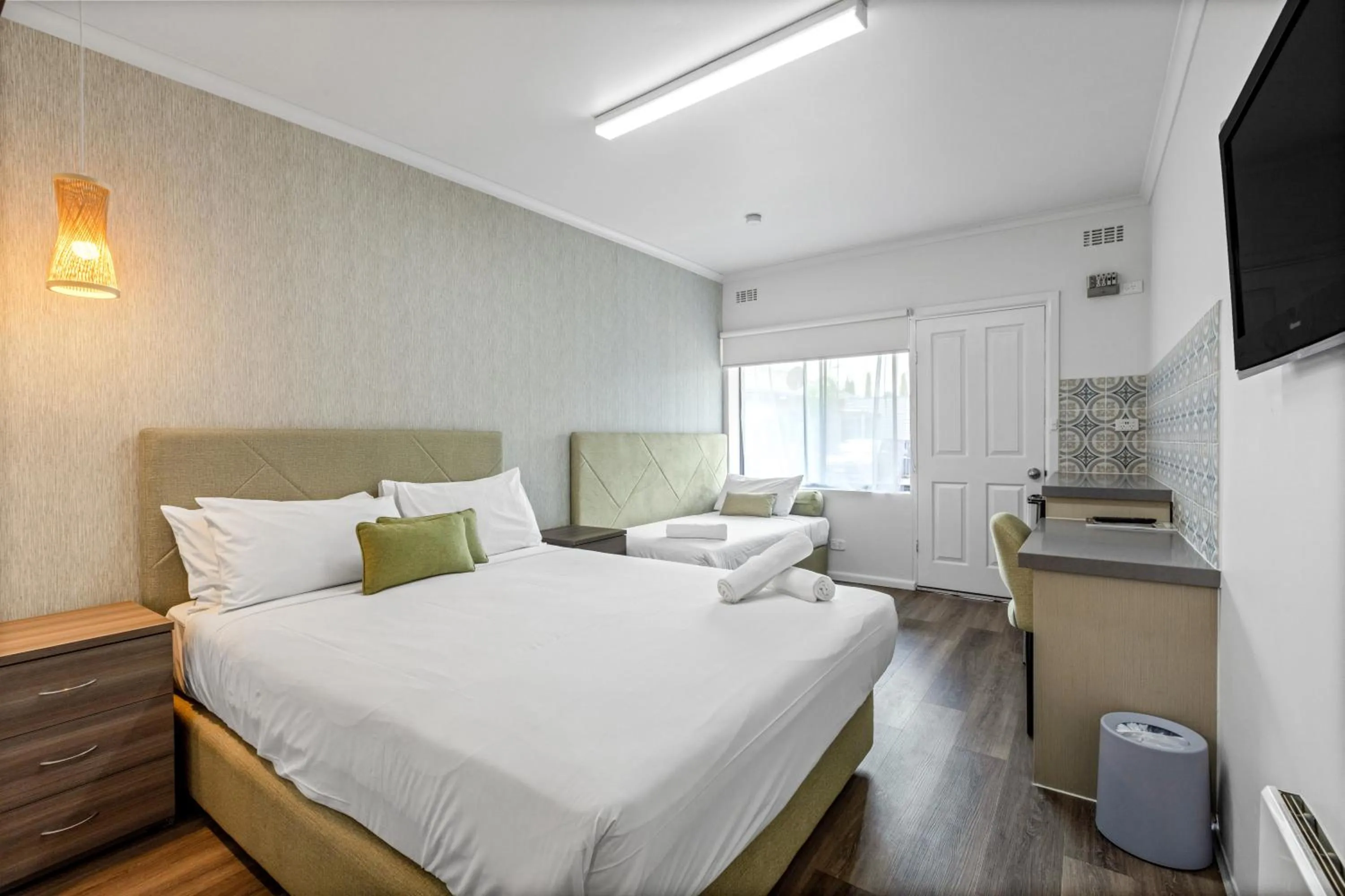 hair dresser, Bed in Rosebud Motel