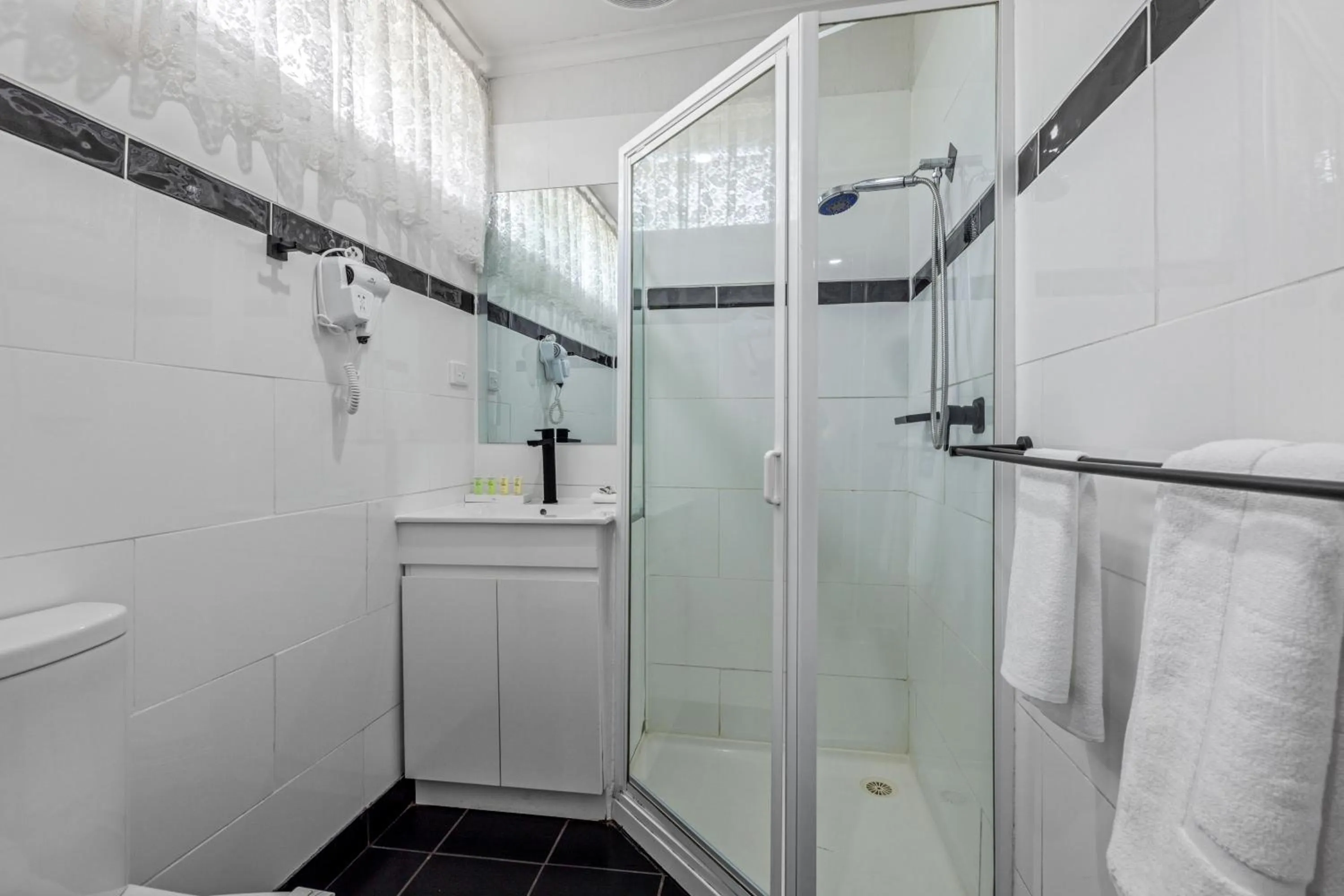 Bathroom in Rosebud Motel