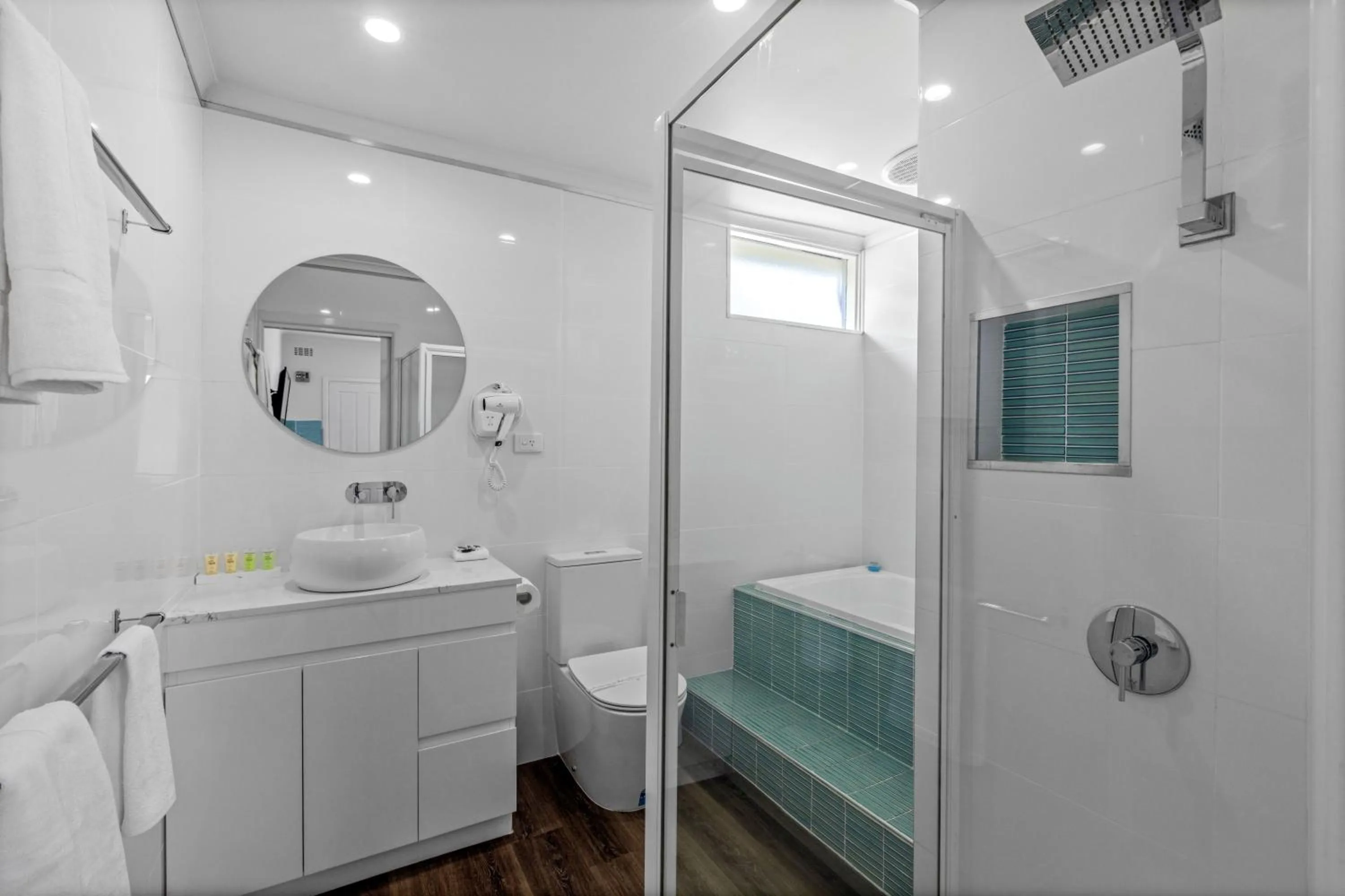 Bathroom in Rosebud Motel