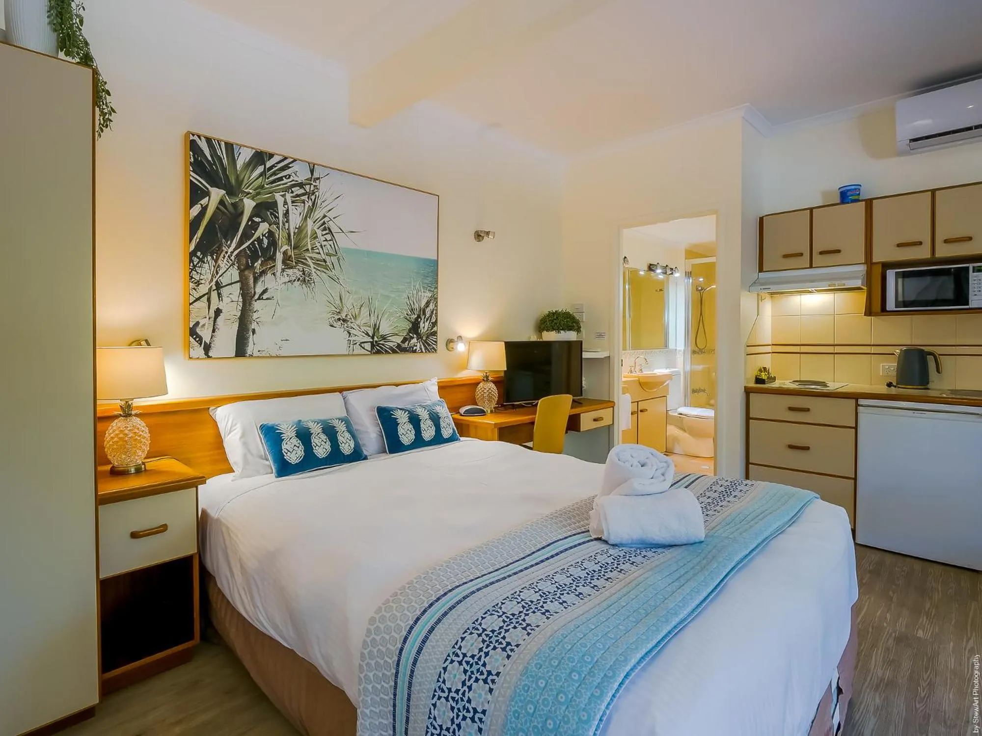 Pool view, Bed in Boat Harbour Studio Apartments and Villas