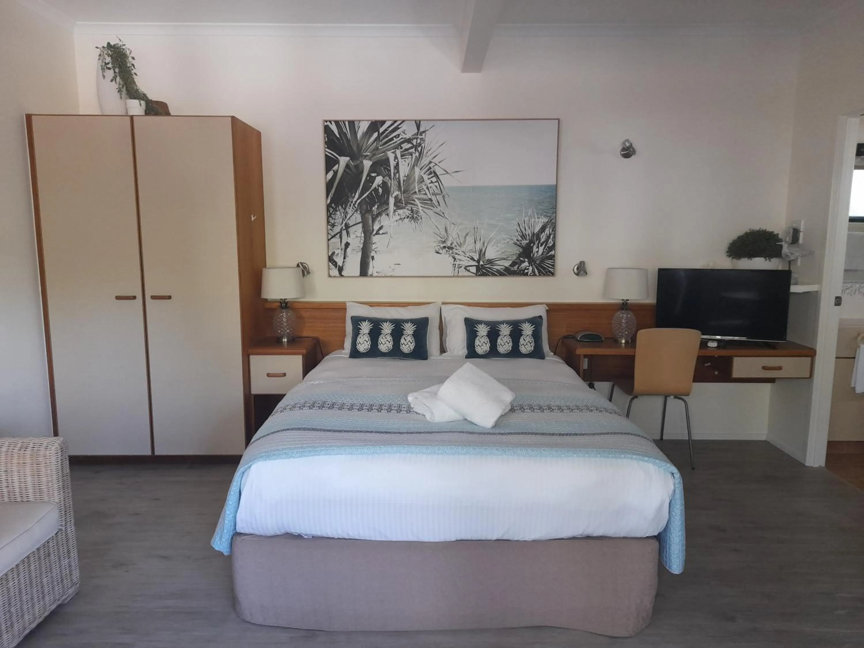 Bed in Boat Harbour Studio Apartments and Villas