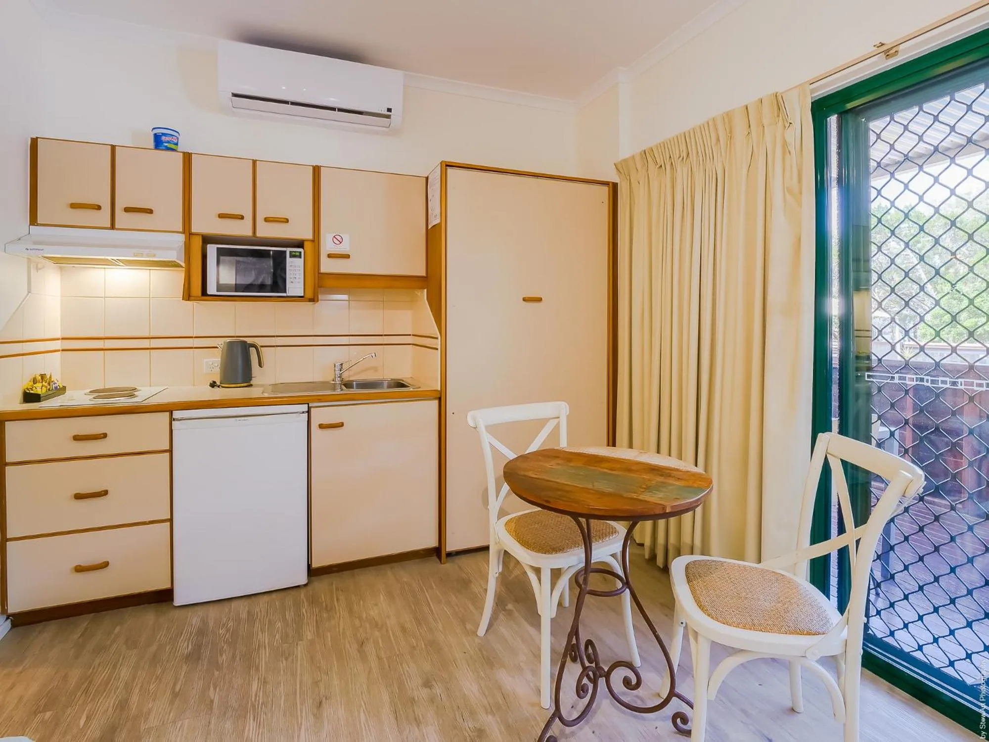 Kitchen or kitchenette in Boat Harbour Studio Apartments and Villas