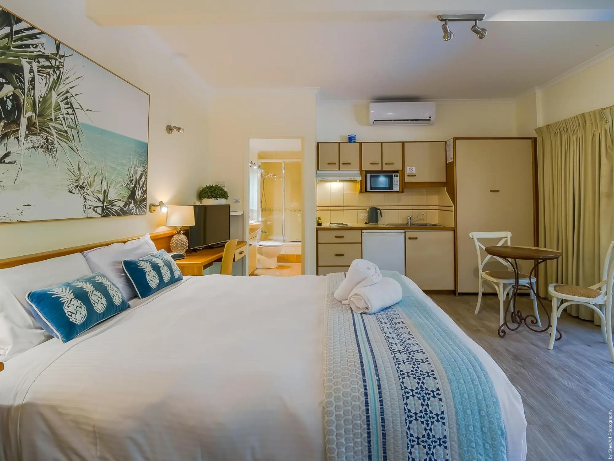 Pool view, Bed in Boat Harbour Studio Apartments and Villas