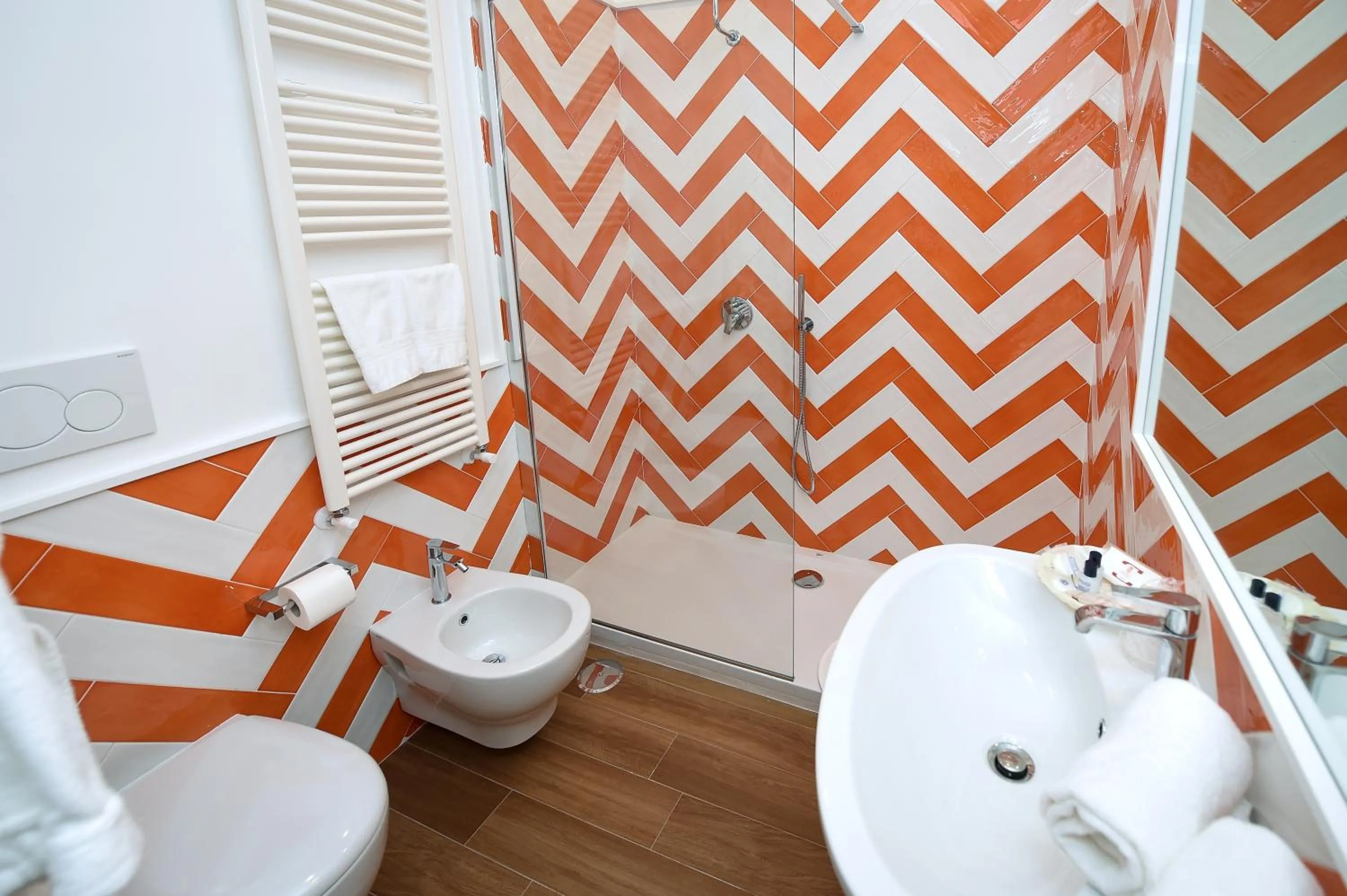 Shower in Casa Pantone